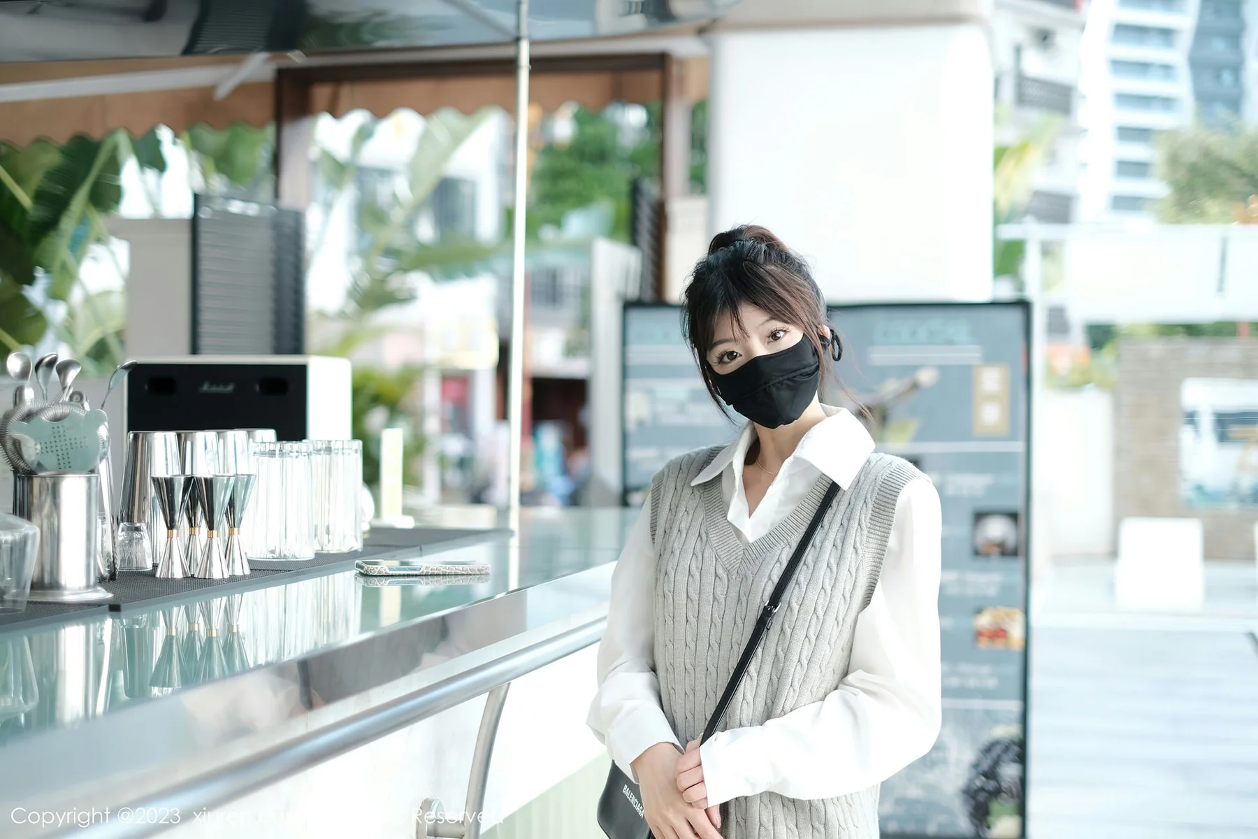 XiuRen 秀人 No.6145 佘贝拉bella 黑色长筒袜旅拍 - 9