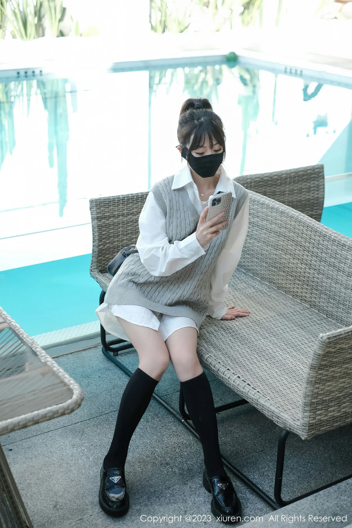 XiuRen 秀人 No.6145 佘贝拉bella 黑色长筒袜旅拍 - 1