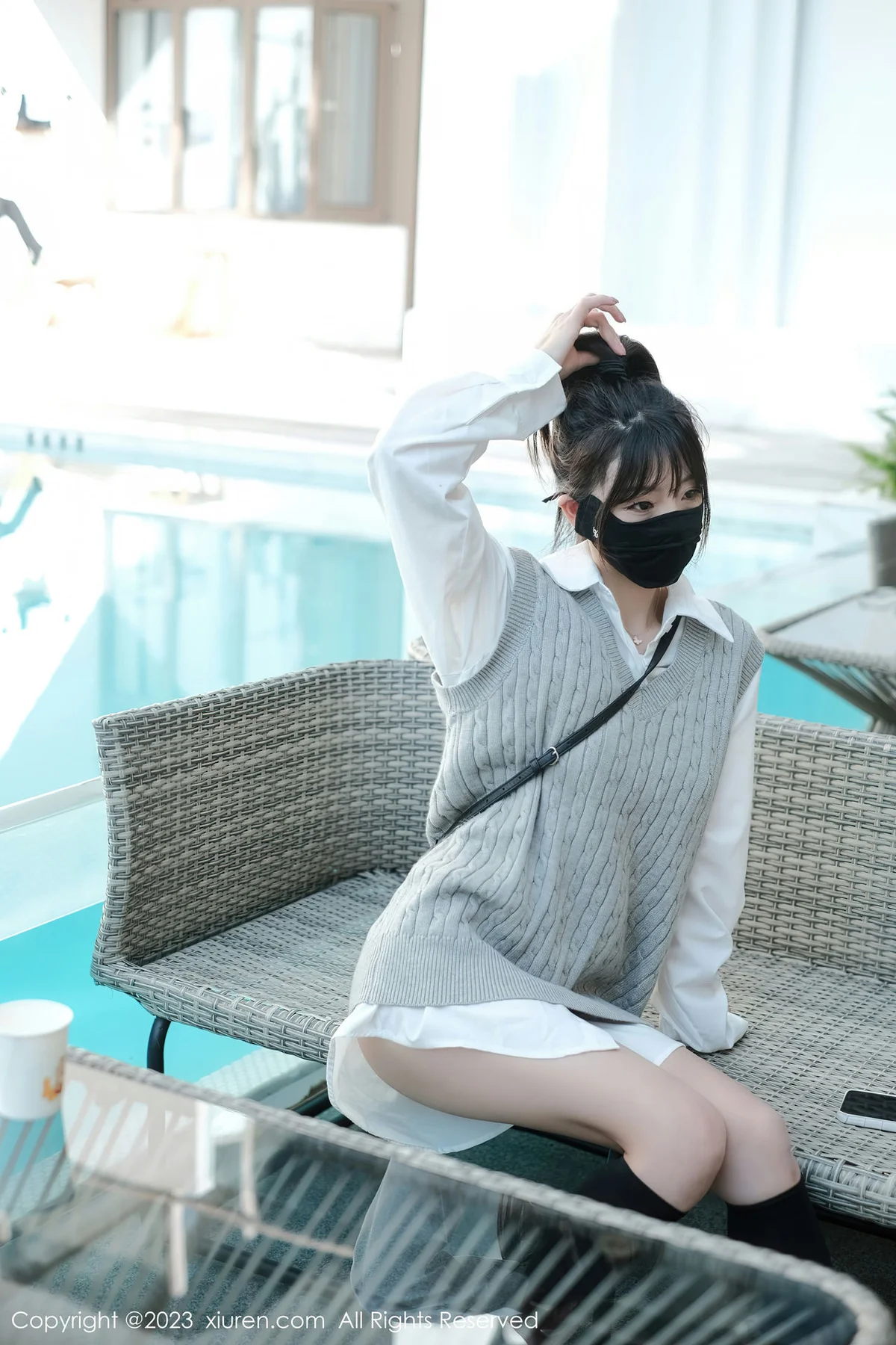 XiuRen 秀人 No.6145 佘贝拉bella 黑色长筒袜旅拍 - 2