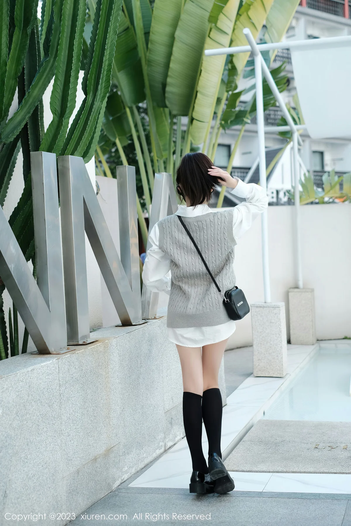 XiuRen 秀人 No.6145 佘贝拉bella 黑色长筒袜旅拍 - 3