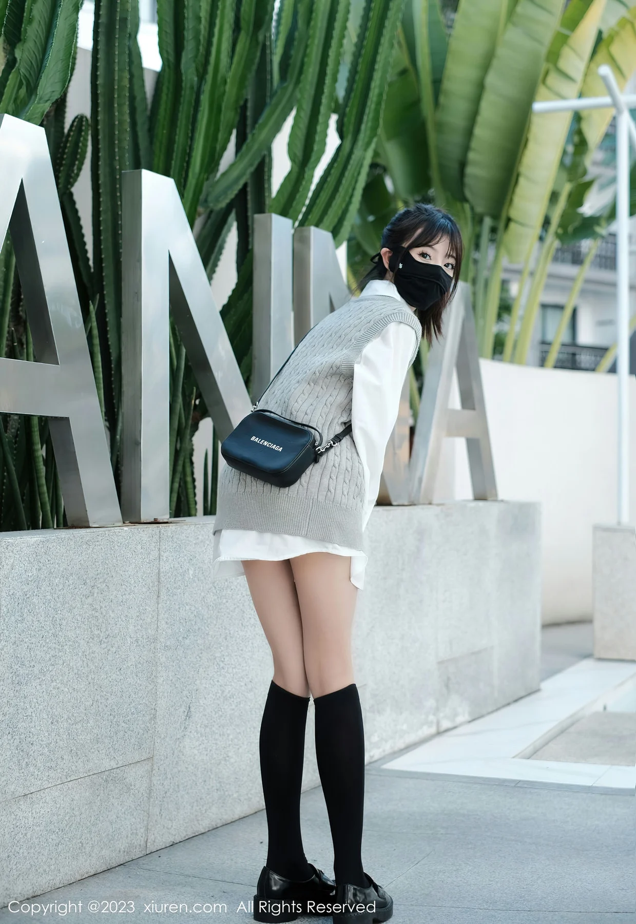 XiuRen 秀人 No.6145 佘贝拉bella 黑色长筒袜旅拍 - 4