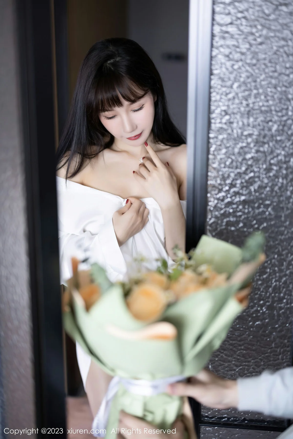 XiuRen 秀人 No.6153 波巧酱 诱人原色丝袜海南岛旅拍 - 1