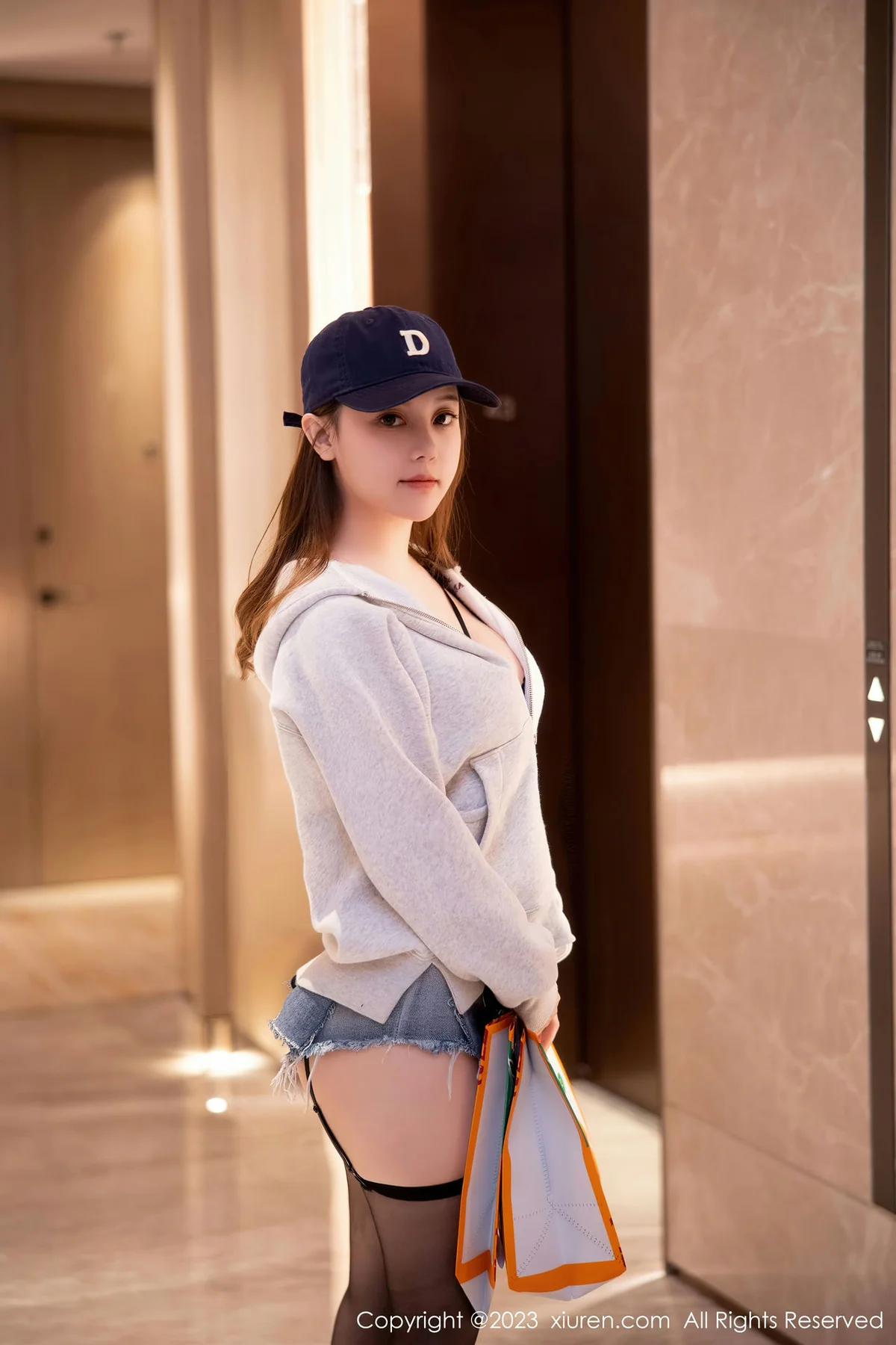 XiuRen 秀人 No.6155 豆瓣酱 外卖员角色扮演性感写真 - 10