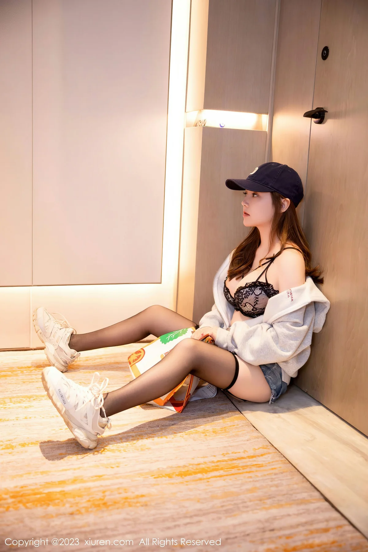 XiuRen 秀人 No.6155 豆瓣酱 外卖员角色扮演性感写真 - 9