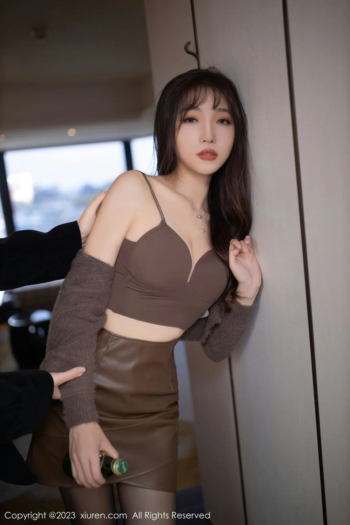 XiuRen 秀人 No.6165 陆萱萱 醉酒调教主题性感写真 - 4