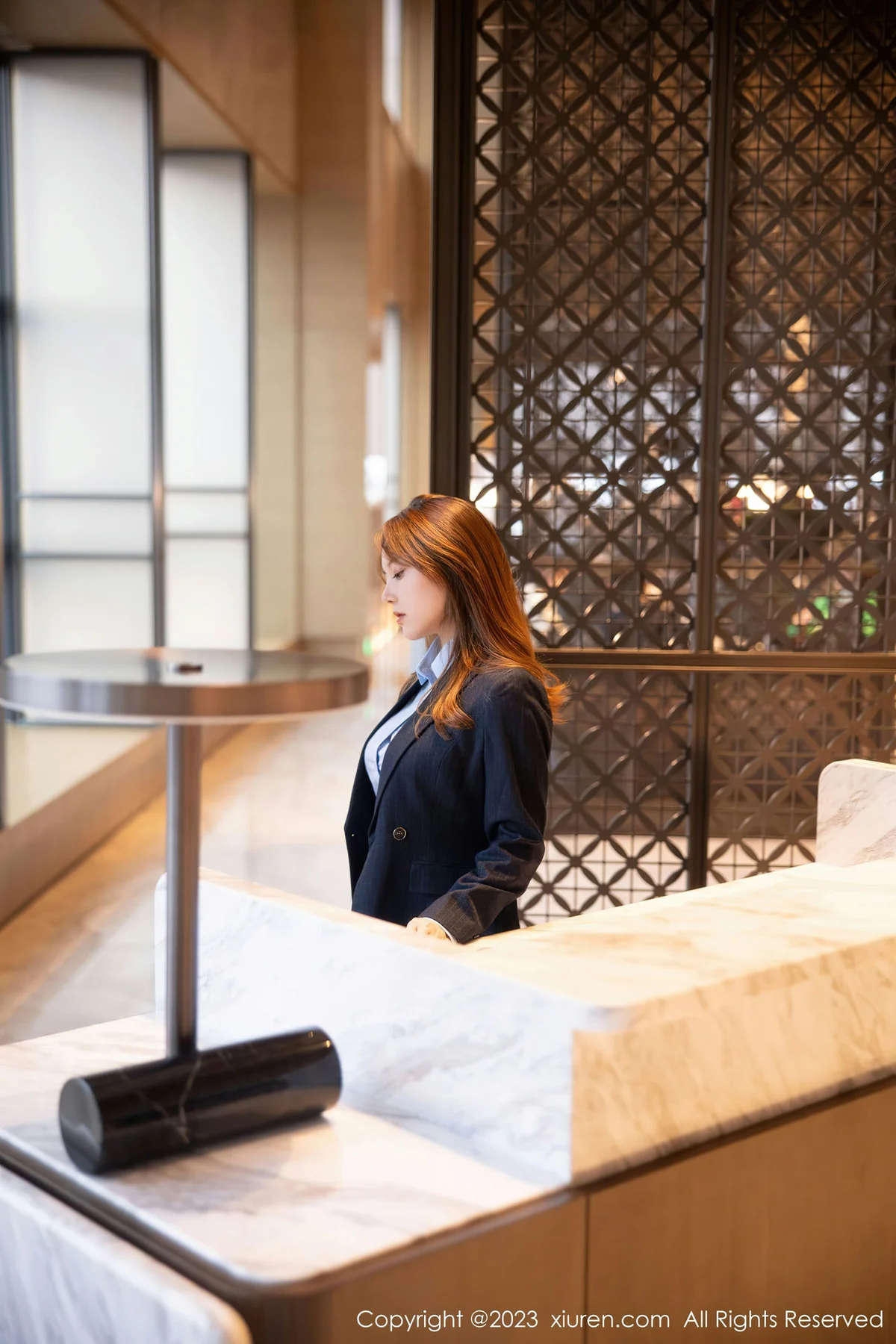 XiuRen 秀人 No.6190 豆瓣酱 OL装扮性感写真 - 8