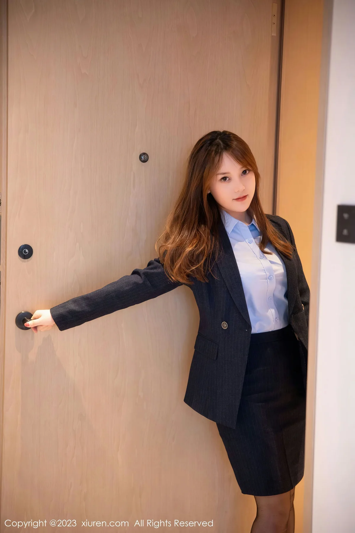 XiuRen 秀人 No.6190 豆瓣酱 OL装扮性感写真 - 2