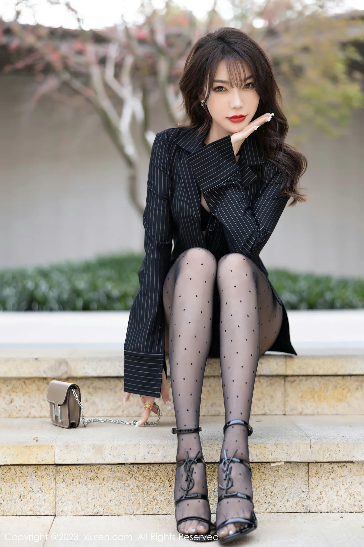 XiuRen 秀人 No.6191 徐莉芝Booty 黑色条纹性感写真 - 2