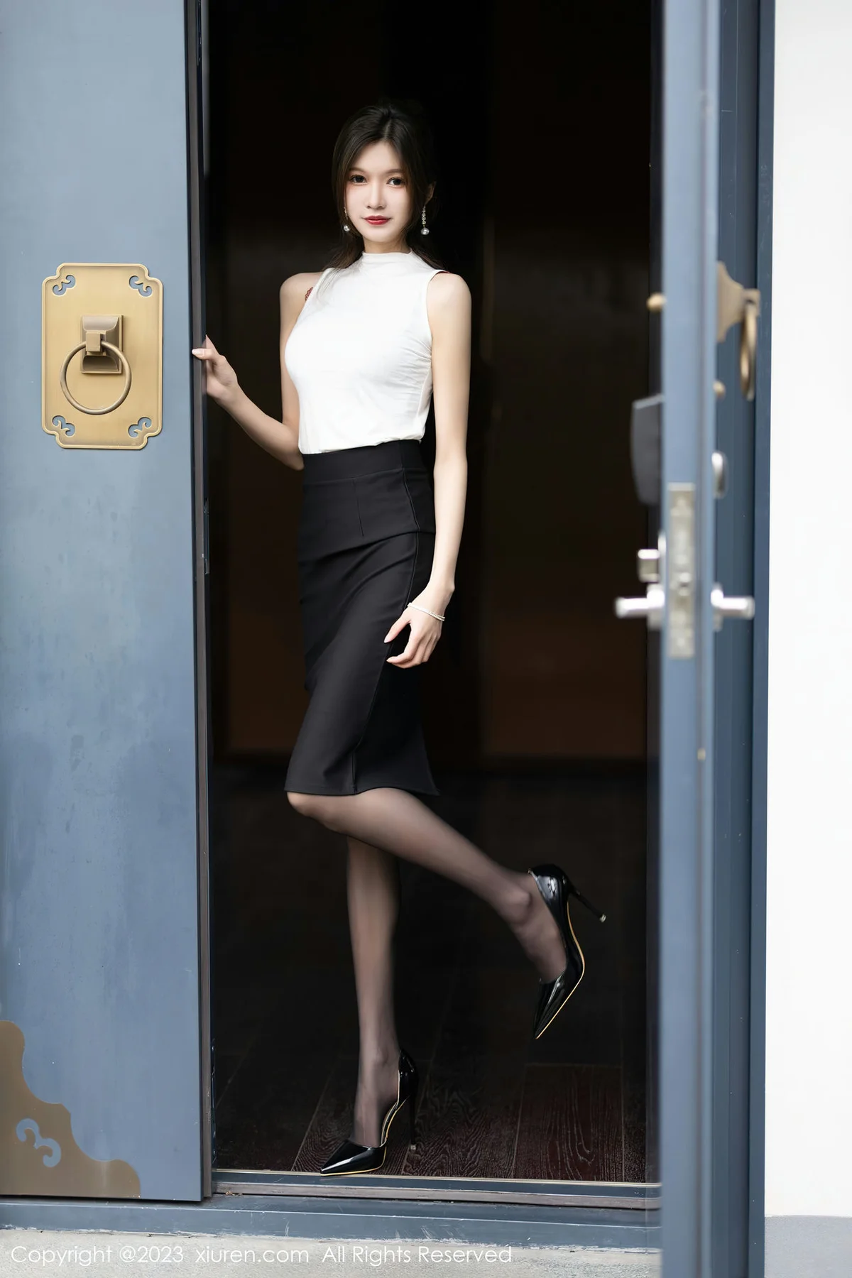 XiuRen 秀人 No.6194 程程程- 黑色短裙红色蕾丝海南岛旅拍 - 1