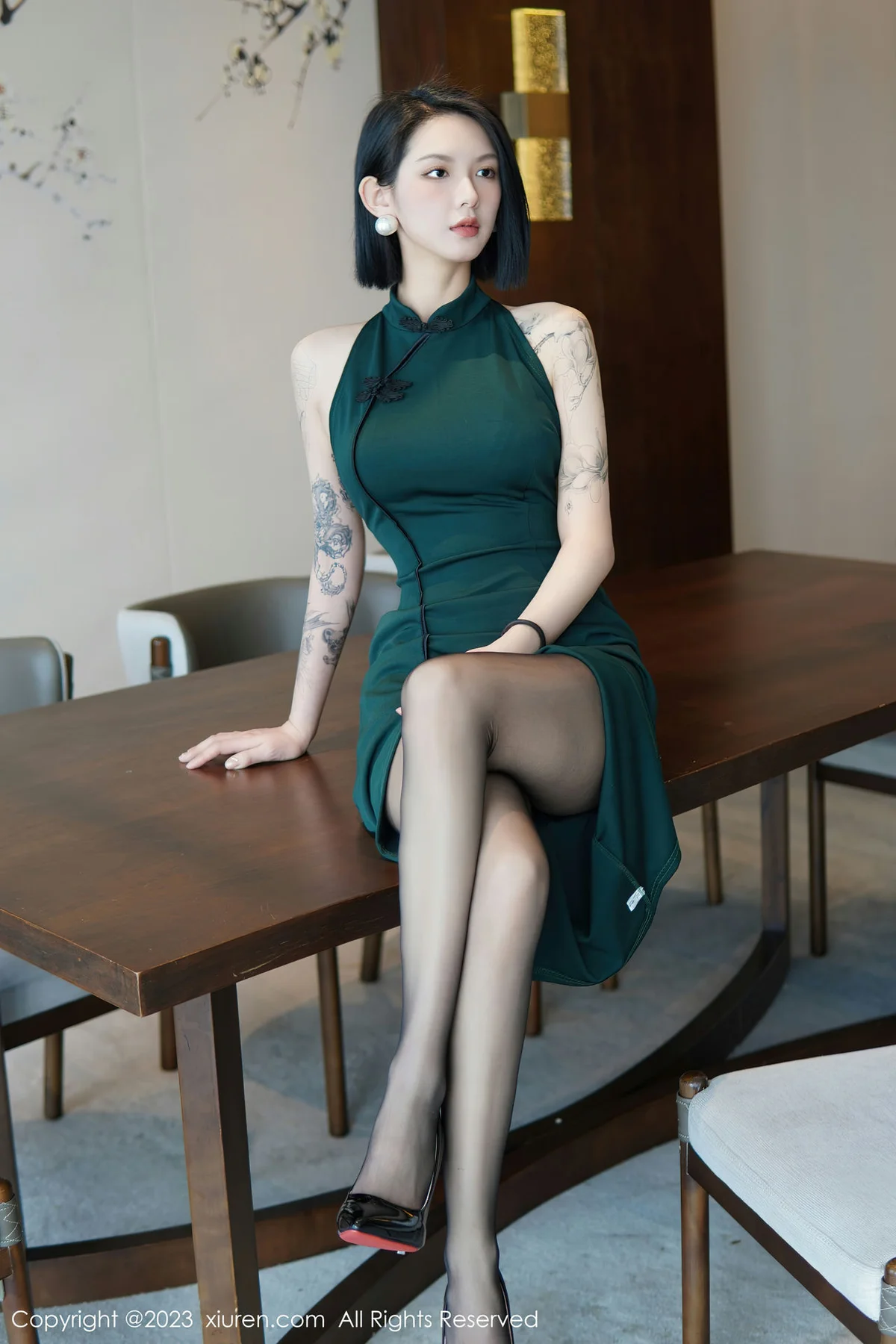 XiuRen 秀人 No.6205 乔一一 深绿色旗袍第二写真 - 5