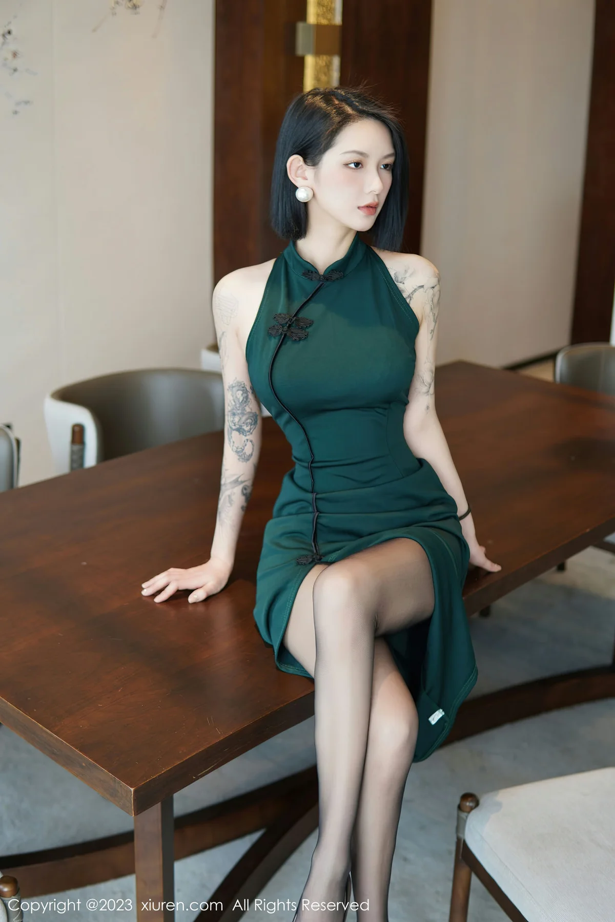 XiuRen 秀人 No.6205 乔一一 深绿色旗袍第二写真 - 6