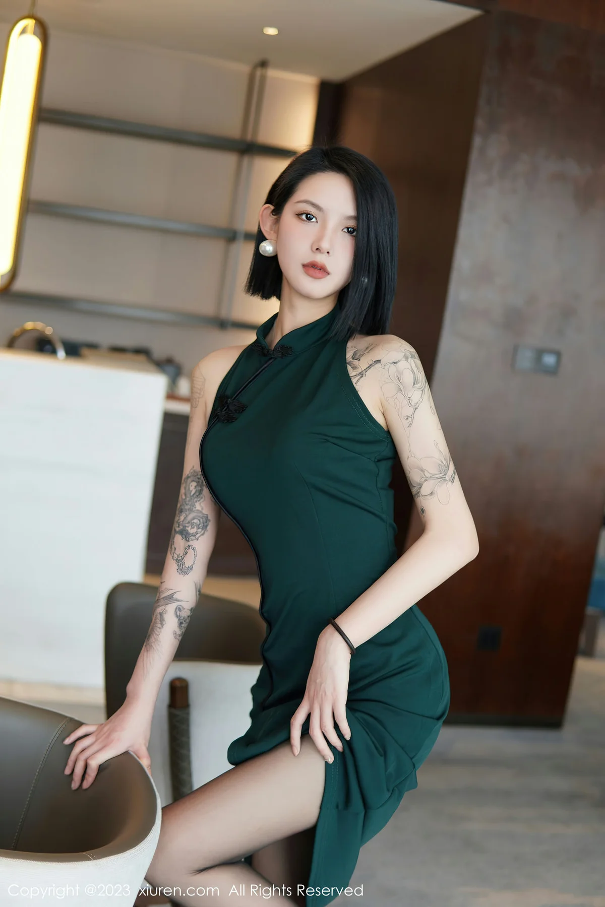 XiuRen 秀人 No.6205 乔一一 深绿色旗袍第二写真 - 8