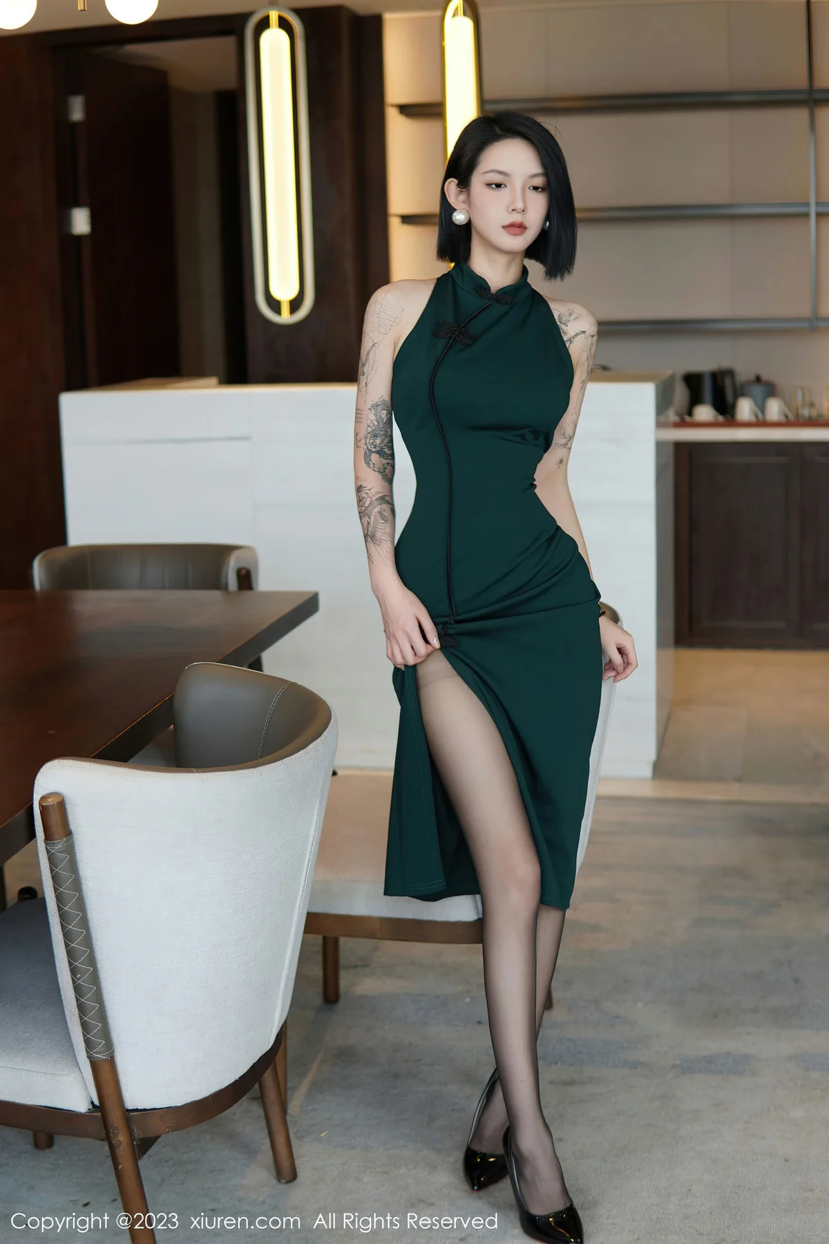 XiuRen 秀人 No.6205 乔一一 深绿色旗袍第二写真 - 9