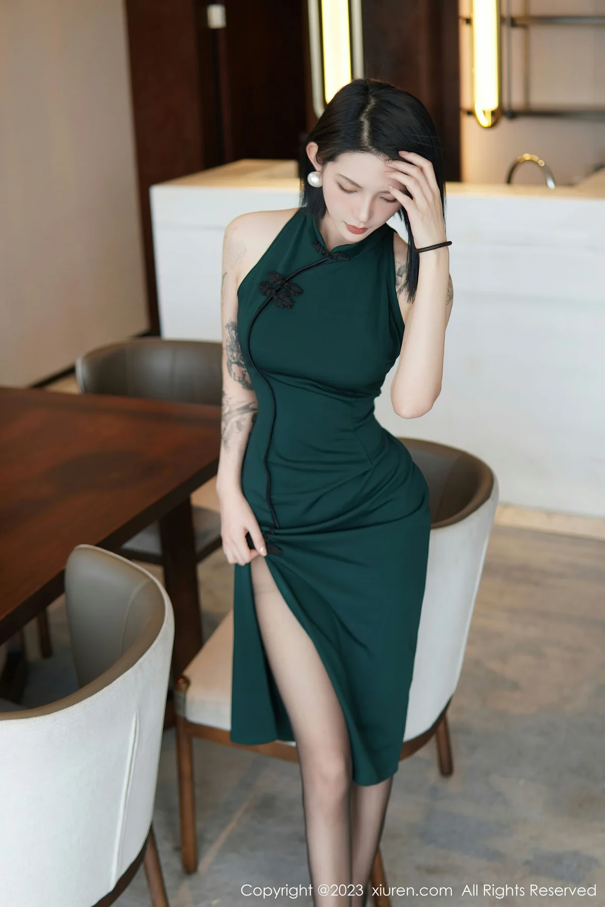 XiuRen 秀人 No.6205 乔一一 深绿色旗袍第二写真 - 10