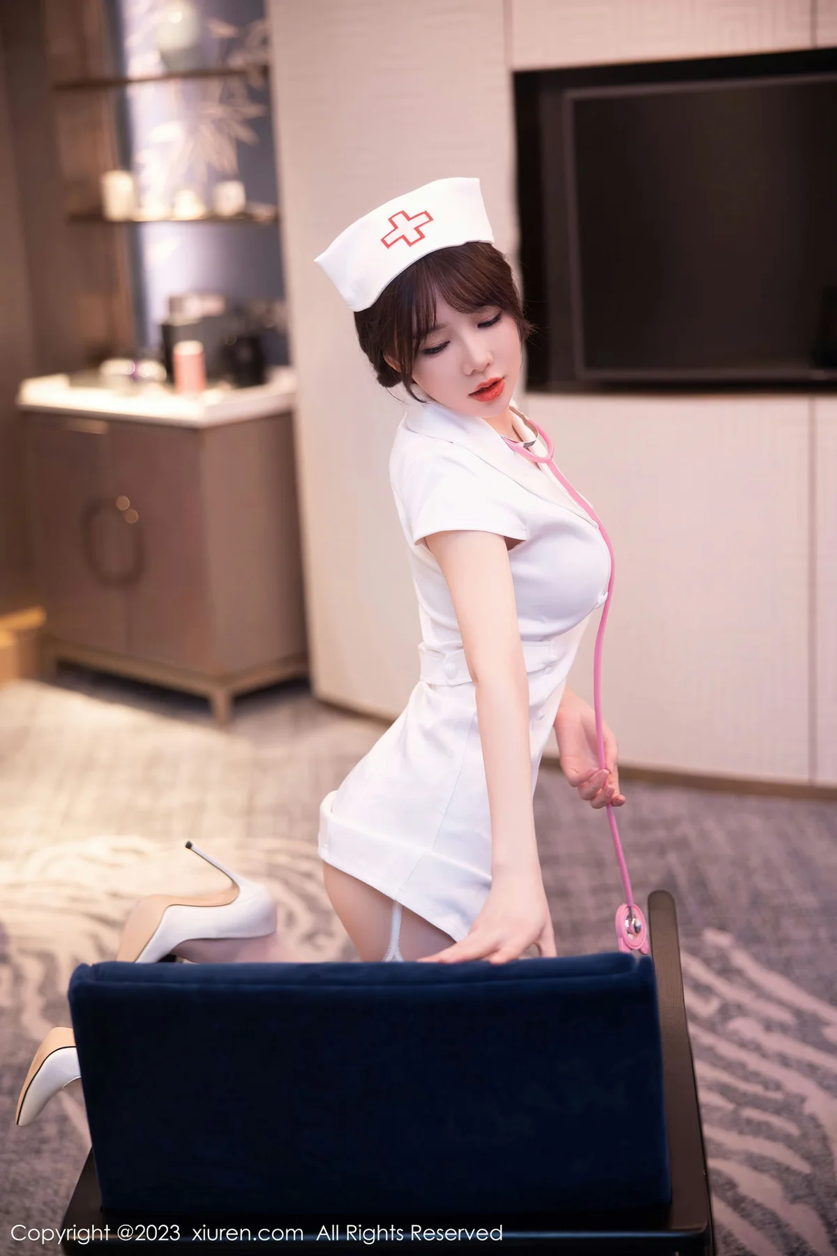 XiuRen 秀人 No.6221 婠婠么 白色情趣护士性感写真 - 7