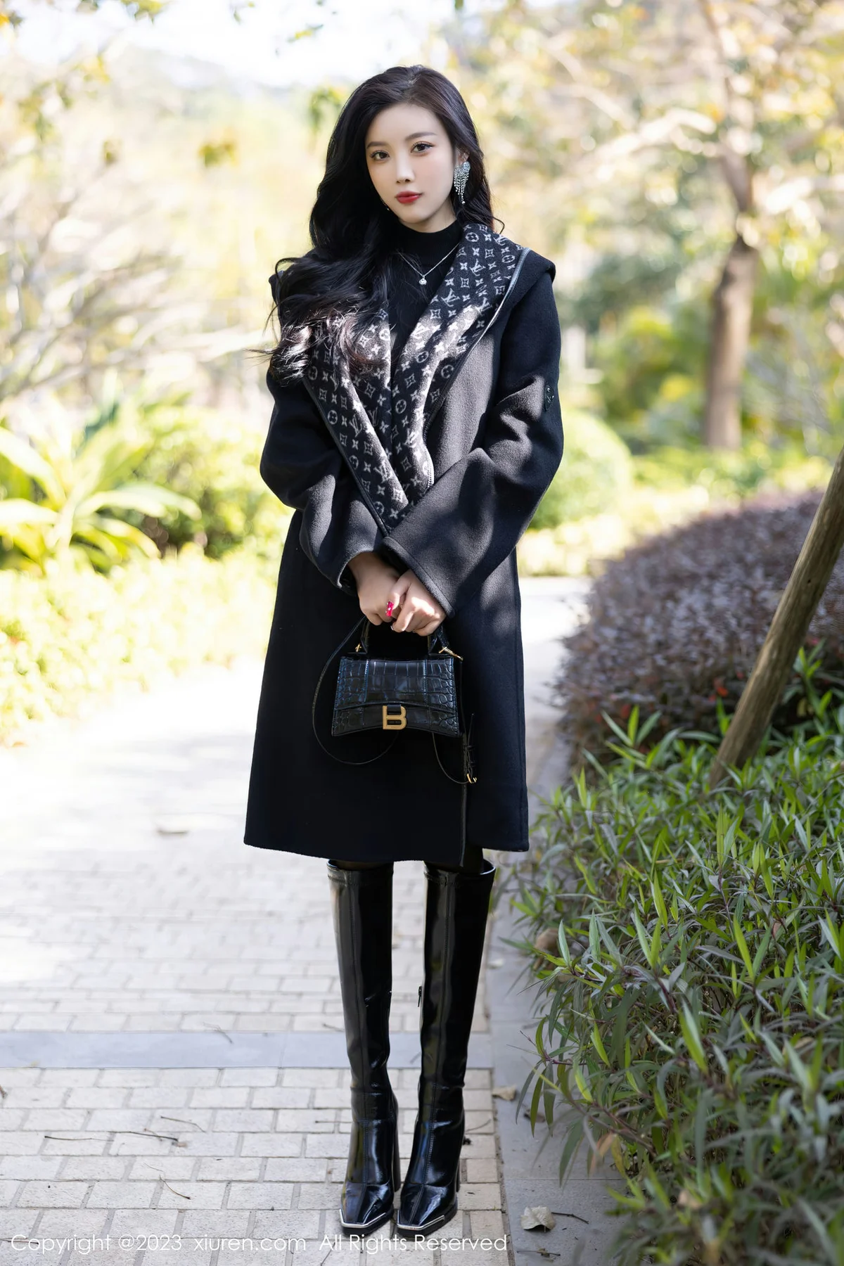 XiuRen 秀人 No.6229 杨晨晨Yome 黑色皮质短裙海南岛旅拍 - 1