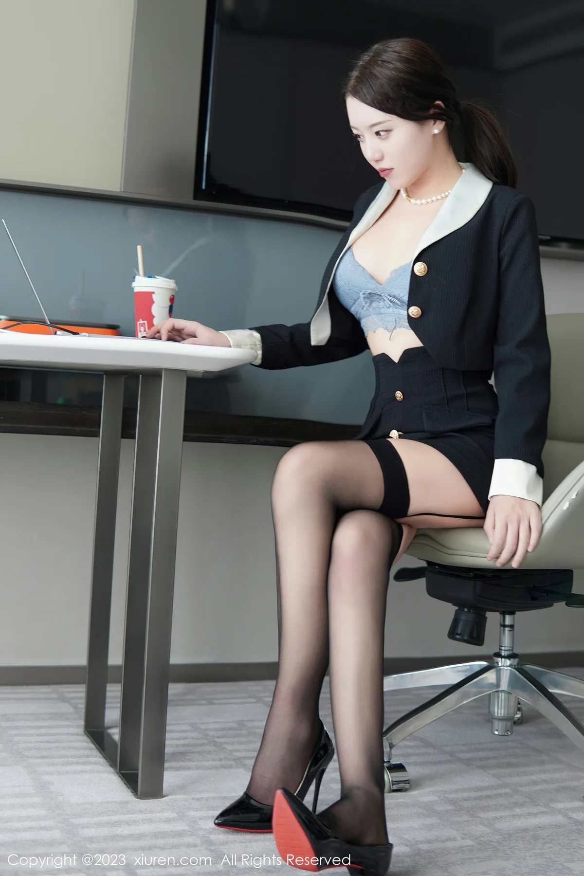 XiuRen 秀人 No.6231 米娜MnaL  OL装扮性感写真 - 6