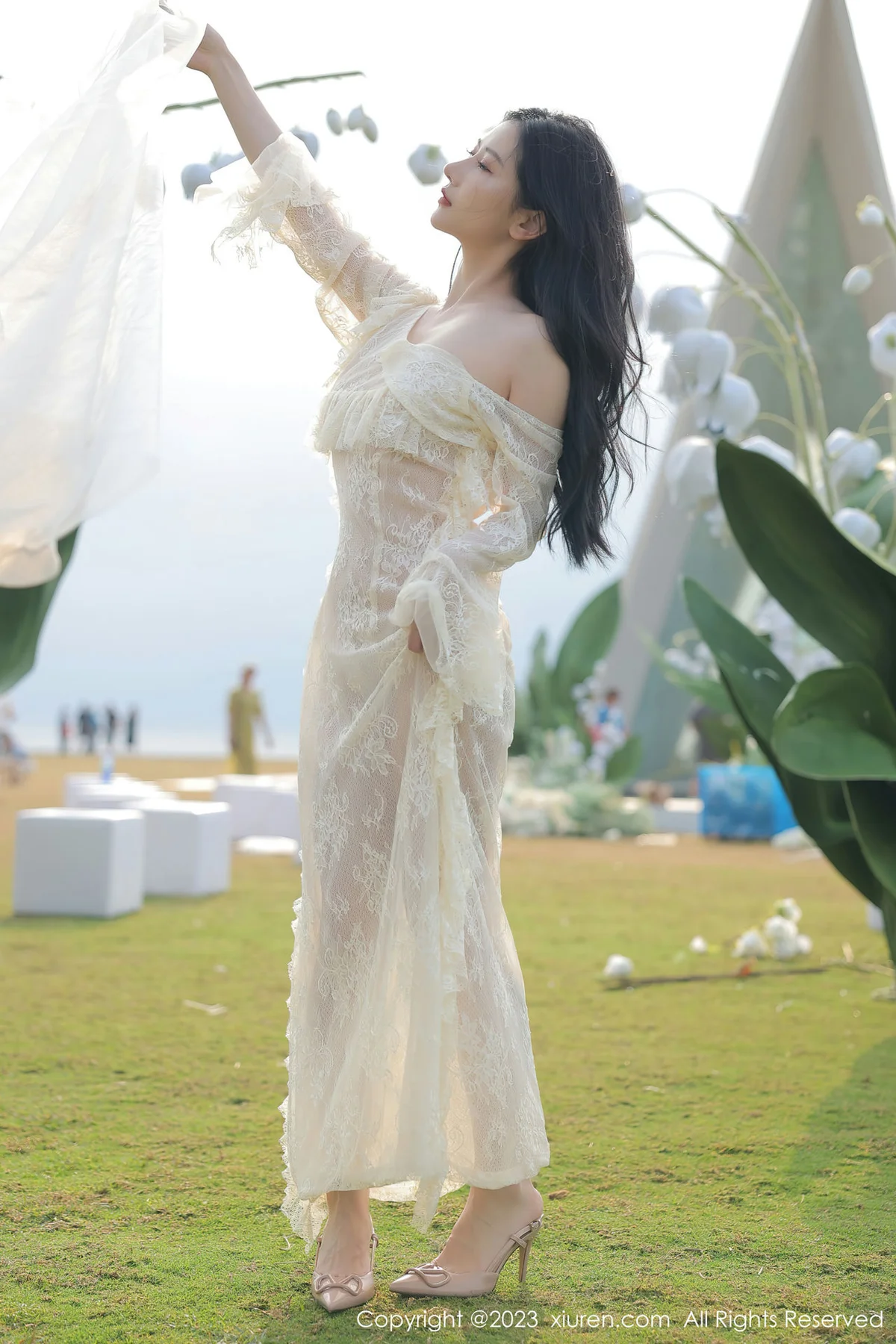 XiuRen 秀人 No.6303 尹甜甜 白色蕾丝婚纱海南旅拍 - 3