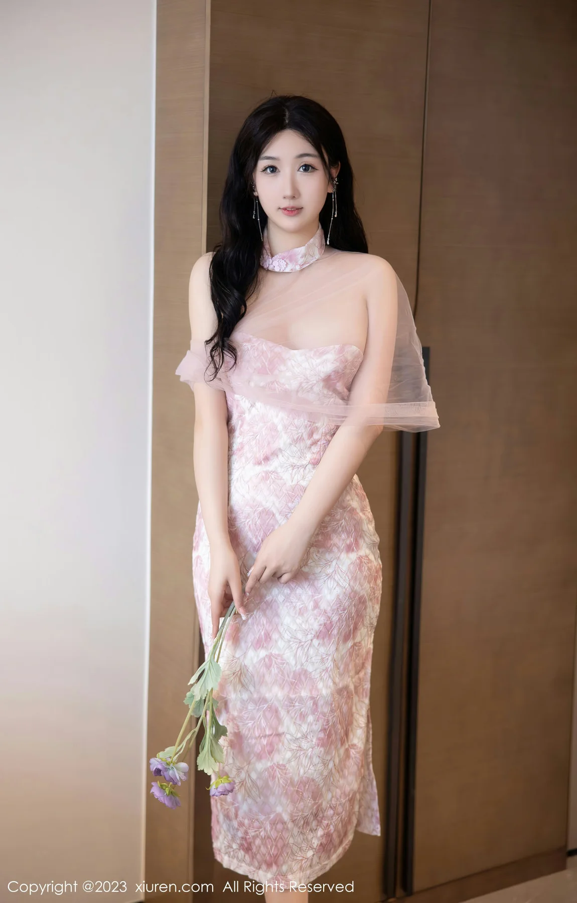 XiuRen 秀人 No.6313 江真真 粉色露肩连衣短裙写真1 - 1