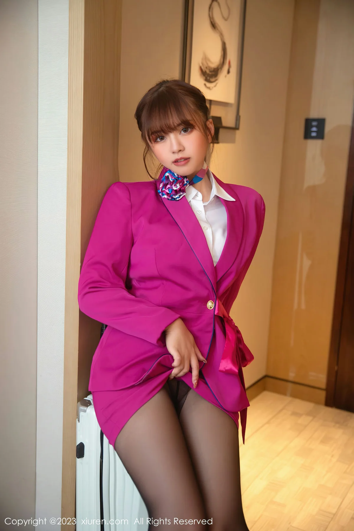 XiuRen 秀人 No.6318 张思允Nice 玫红色空姐制服性感写真1 - 3