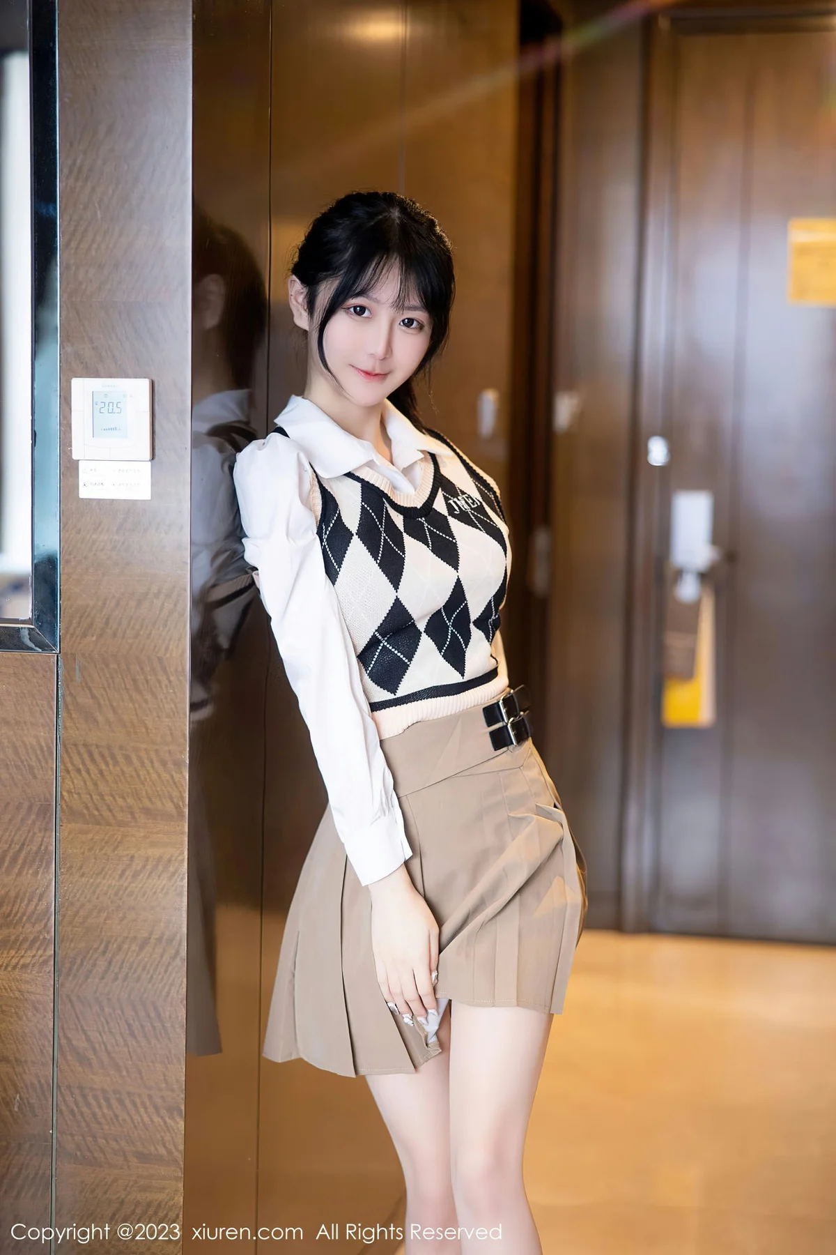 XiuRen 秀人 No.6329 谢小蒽 新人性感学妹装扮第二套写真111 - 4