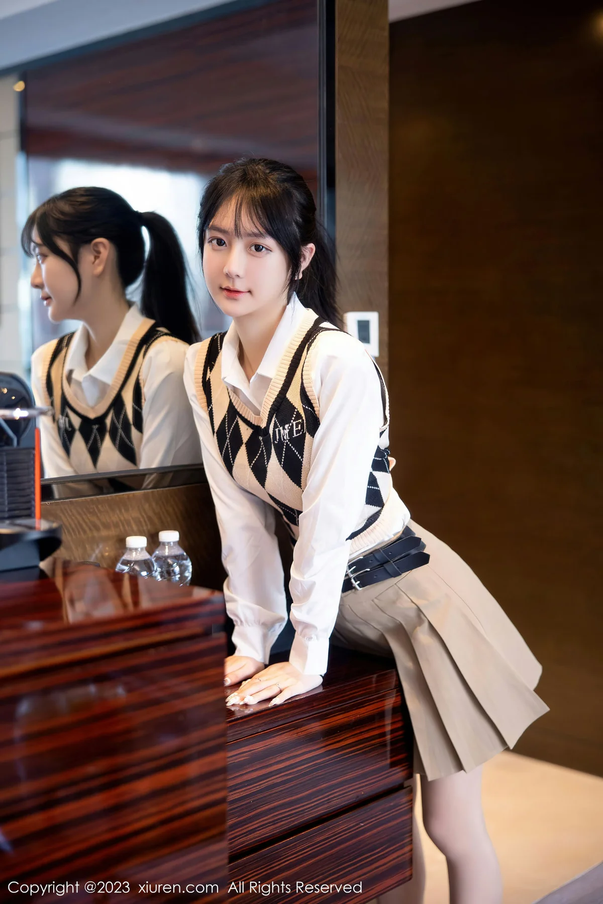 XiuRen 秀人 No.6329 谢小蒽 新人性感学妹装扮第二套写真111 - 5