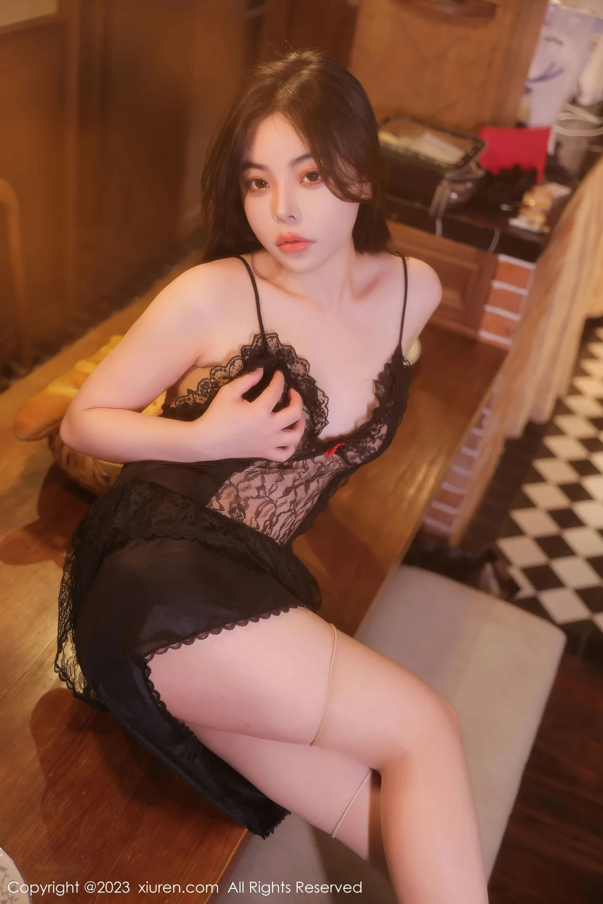 XiuRen 秀人 No.6339 Aami喵小狐 新人首套写真色蕾丝情趣睡裙 - 2