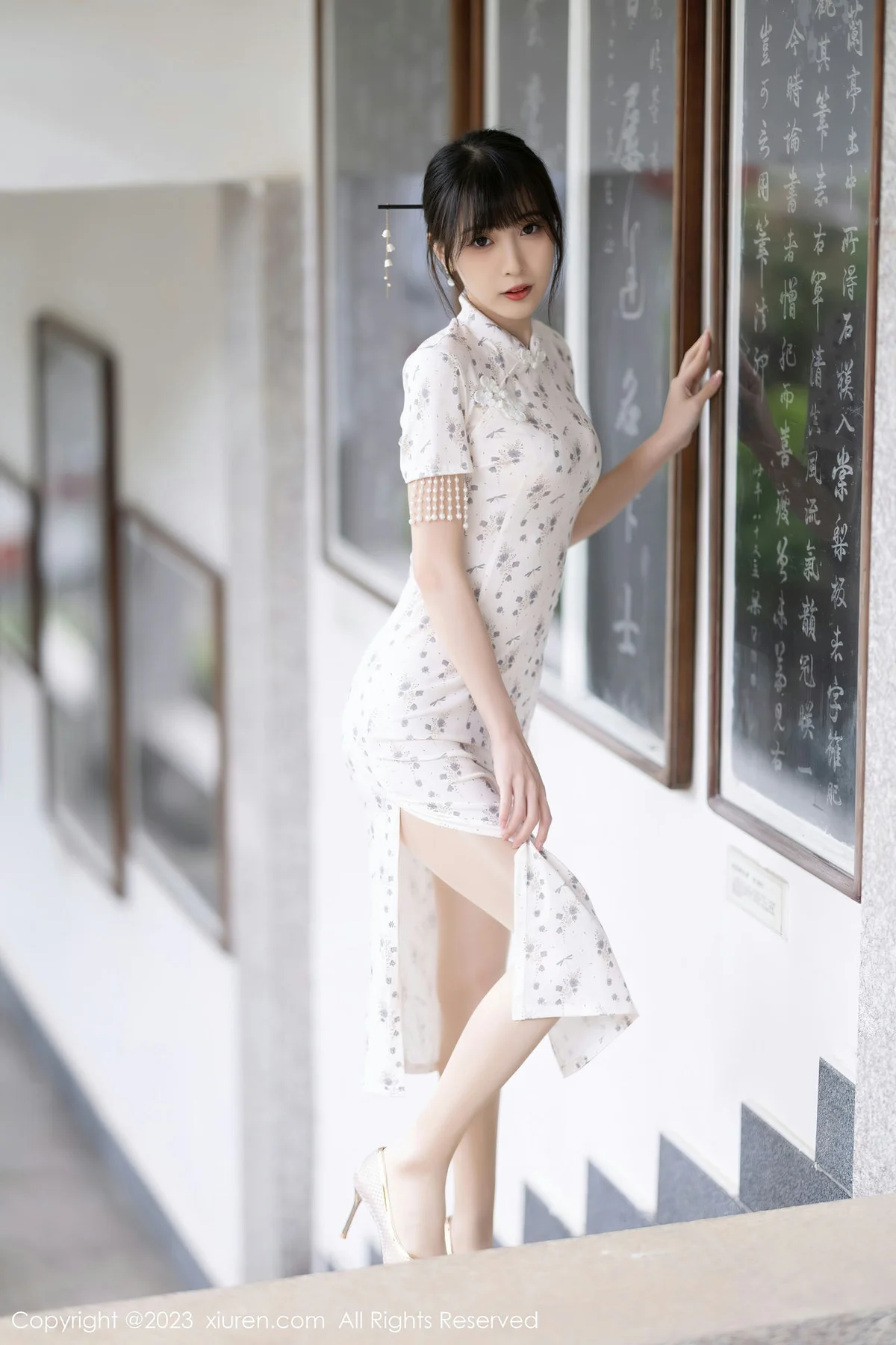 XiuRen 秀人 No.6346 林星阑 浅色短款旗袍写真1 - 2