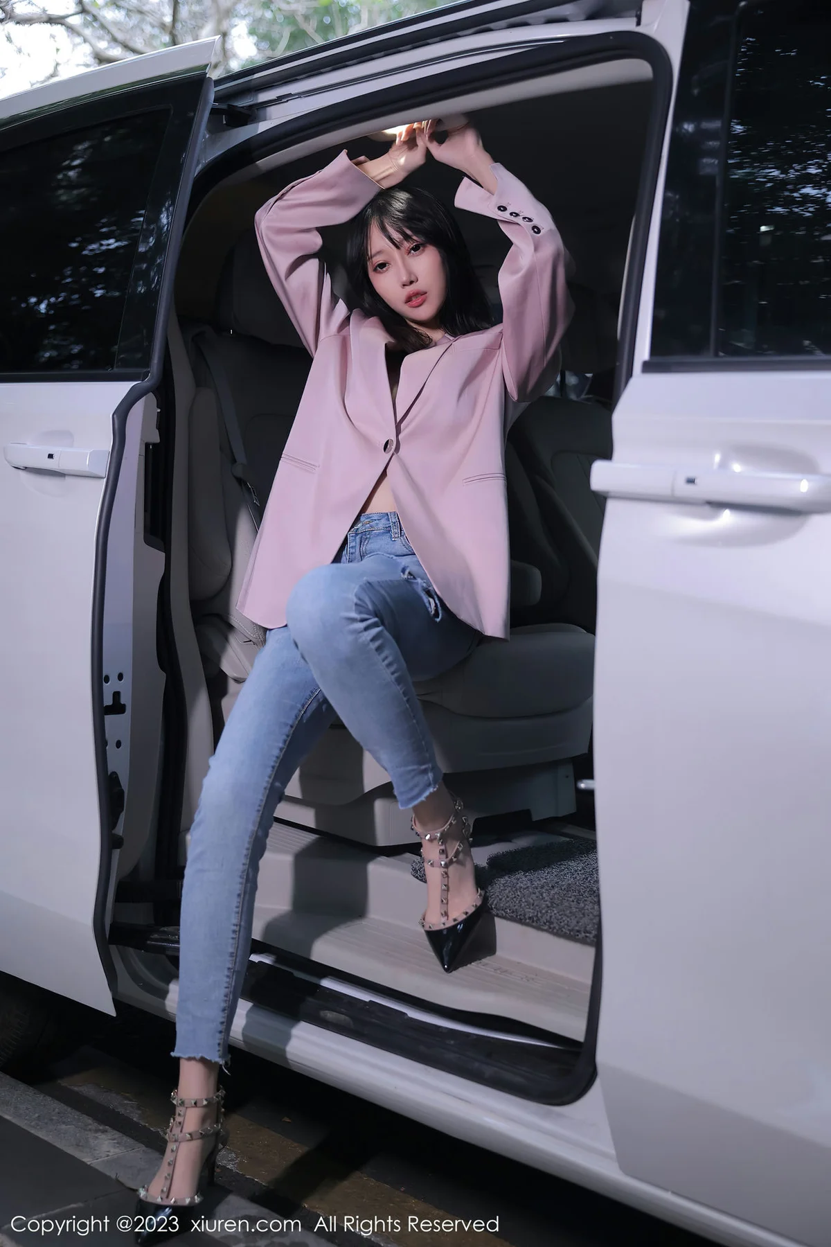 XiuRen 秀人 No.6355 玥儿玥er 车模美腿二月万宁旅拍33 - 3