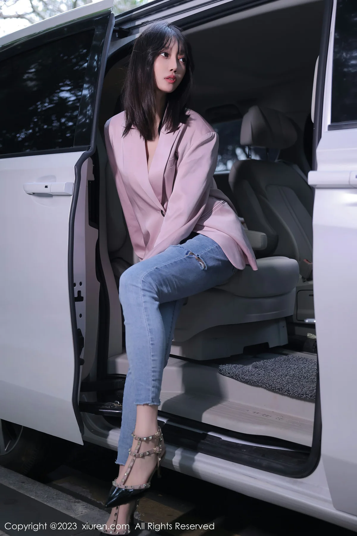 XiuRen 秀人 No.6355 玥儿玥er 车模美腿二月万宁旅拍33 - 7