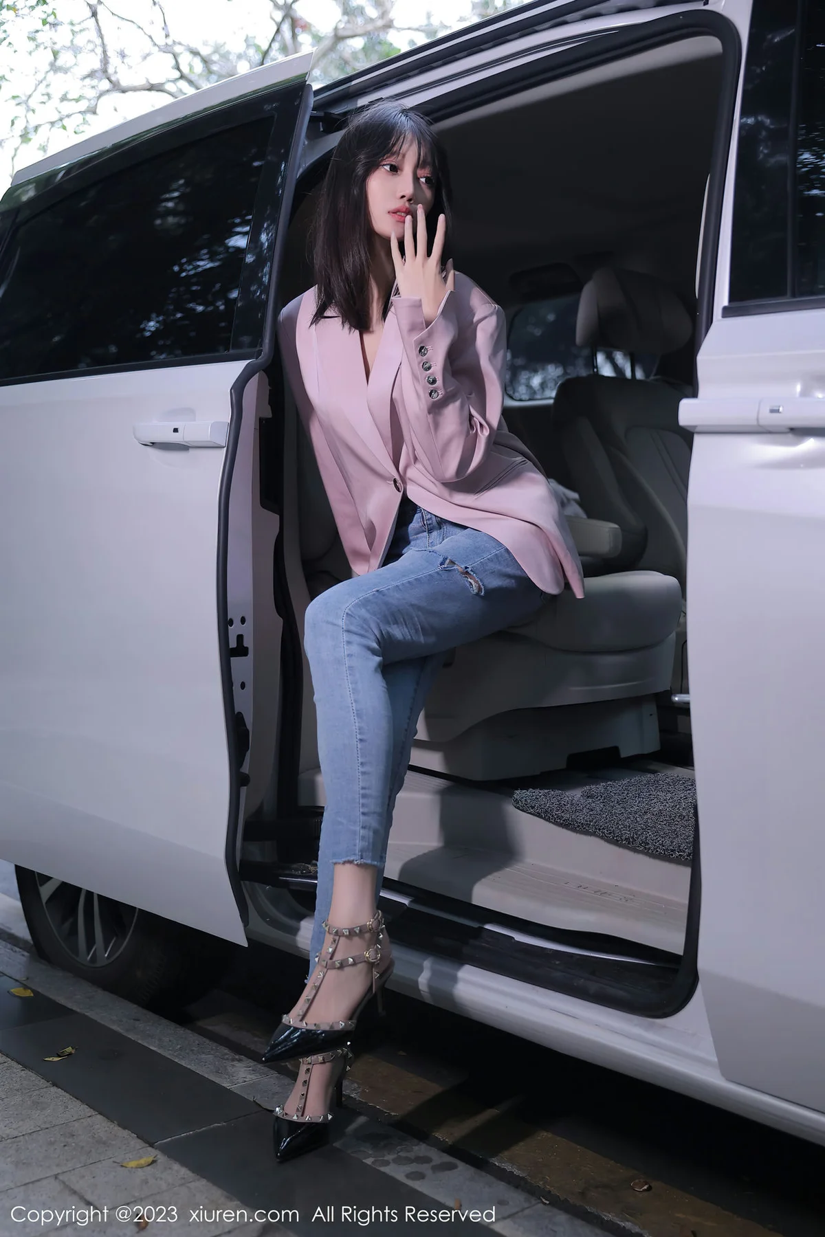 XiuRen 秀人 No.6355 玥儿玥er 车模美腿二月万宁旅拍33 - 8