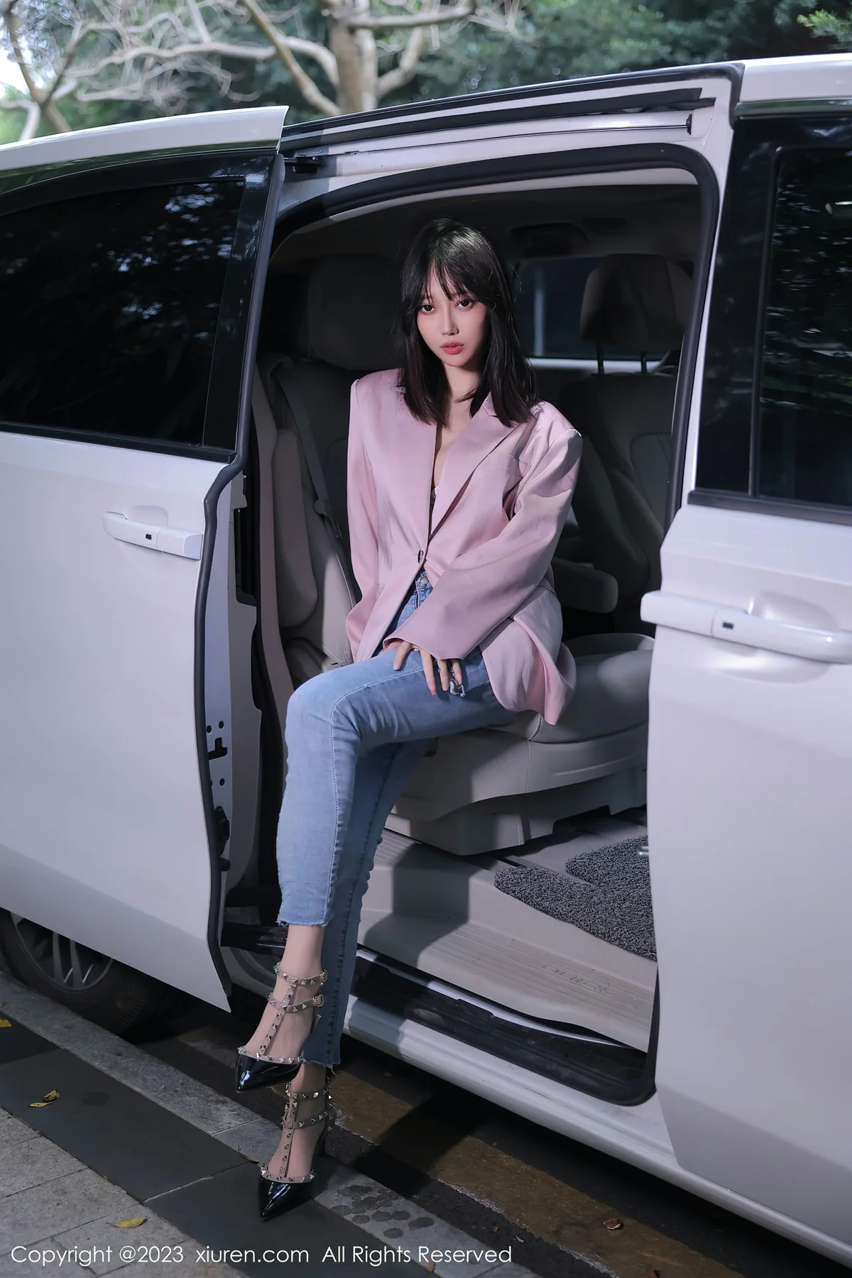XiuRen 秀人 No.6355 玥儿玥er 车模美腿二月万宁旅拍33 - 9