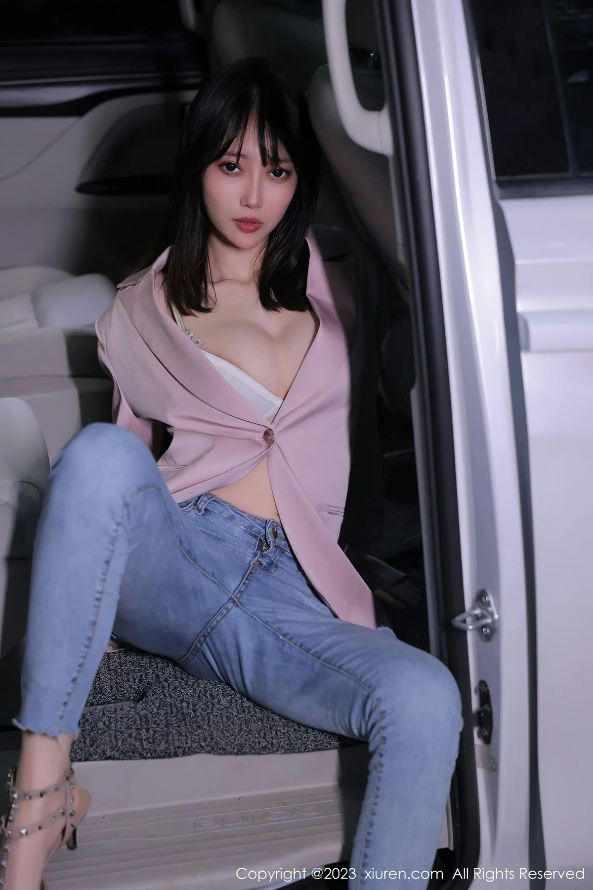 XiuRen 秀人 No.6355 玥儿玥er 车模美腿二月万宁旅拍33 - 7