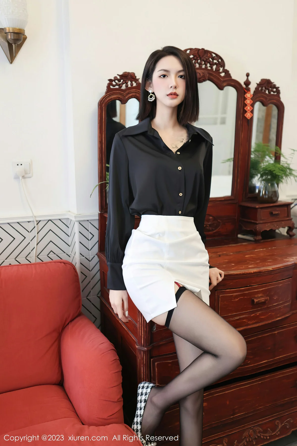 XiuRen 秀人 No.6356 乔一一 红色蕾丝情趣内衣1 - 1