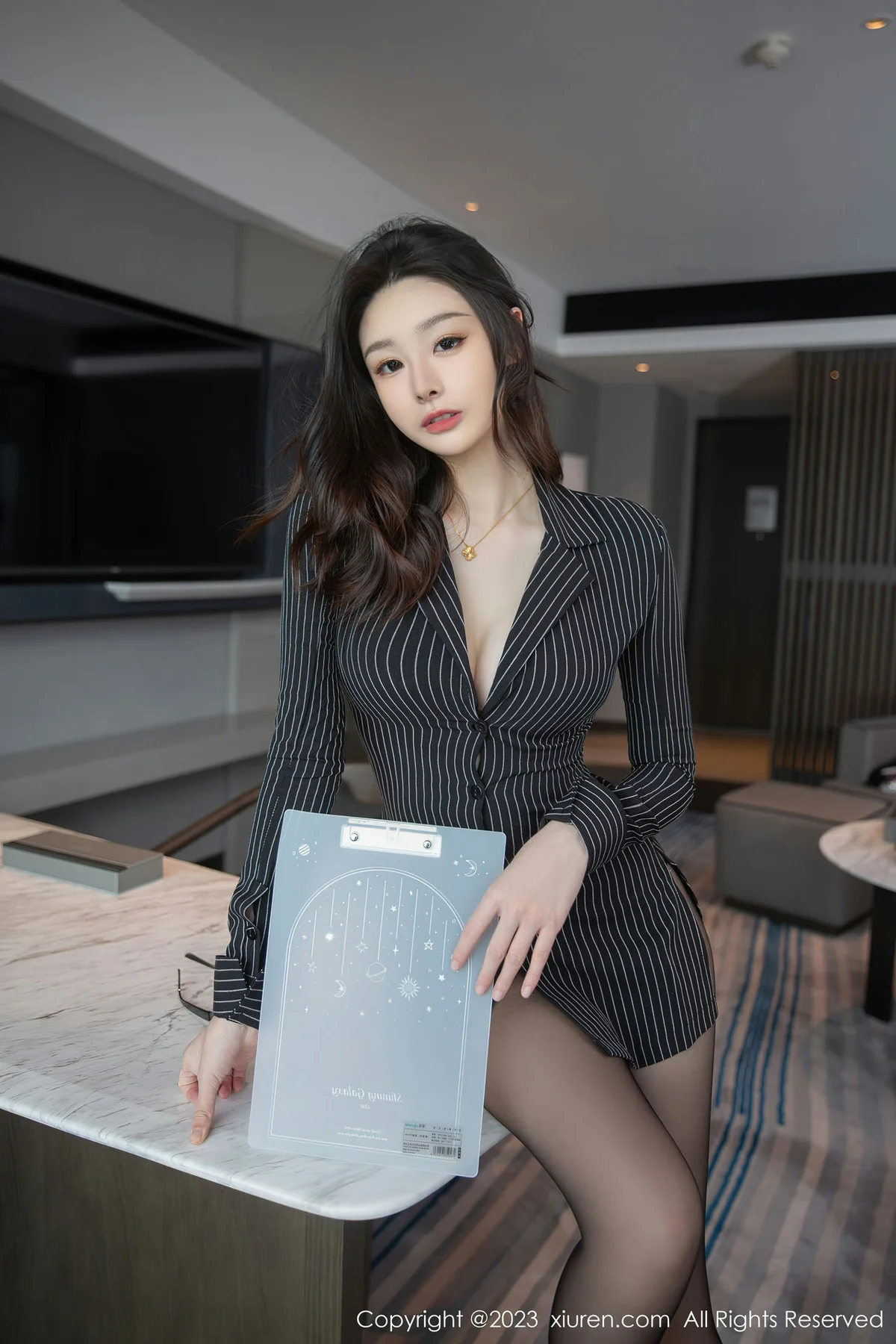 XiuRen 秀人 No.6376 是小逗逗 魅惑黑丝性感写真1 - 8