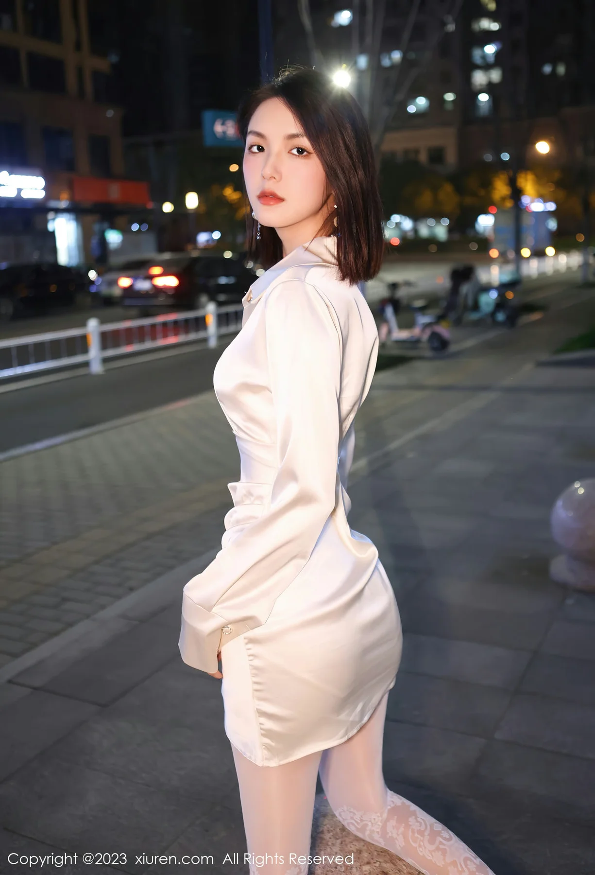 XiuRen 秀人 No.6393 乔一一 诱人白色丝袜性感写真1 - 4