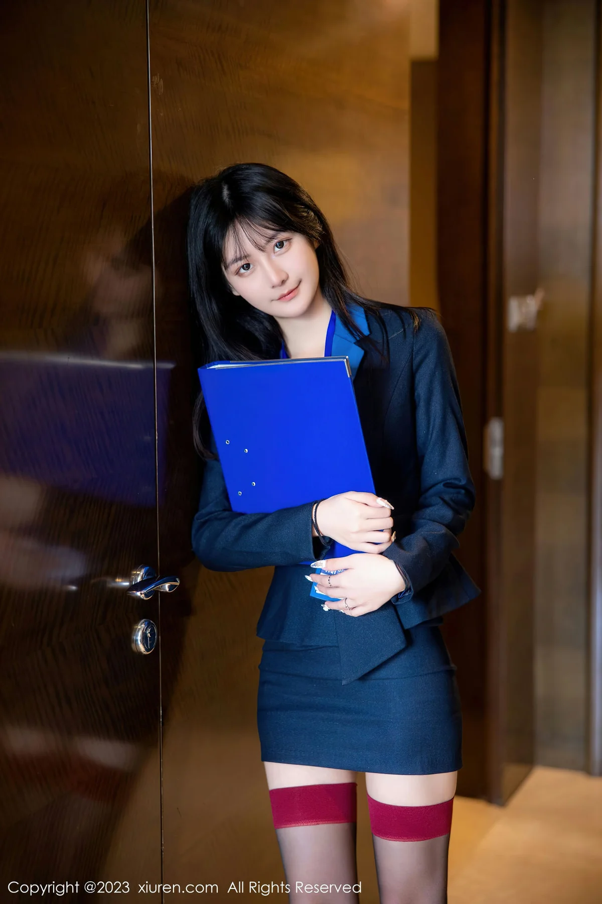 XiuRen 秀人 No.6407 谢小蒽 性感OL装扮性感写真1 - 5