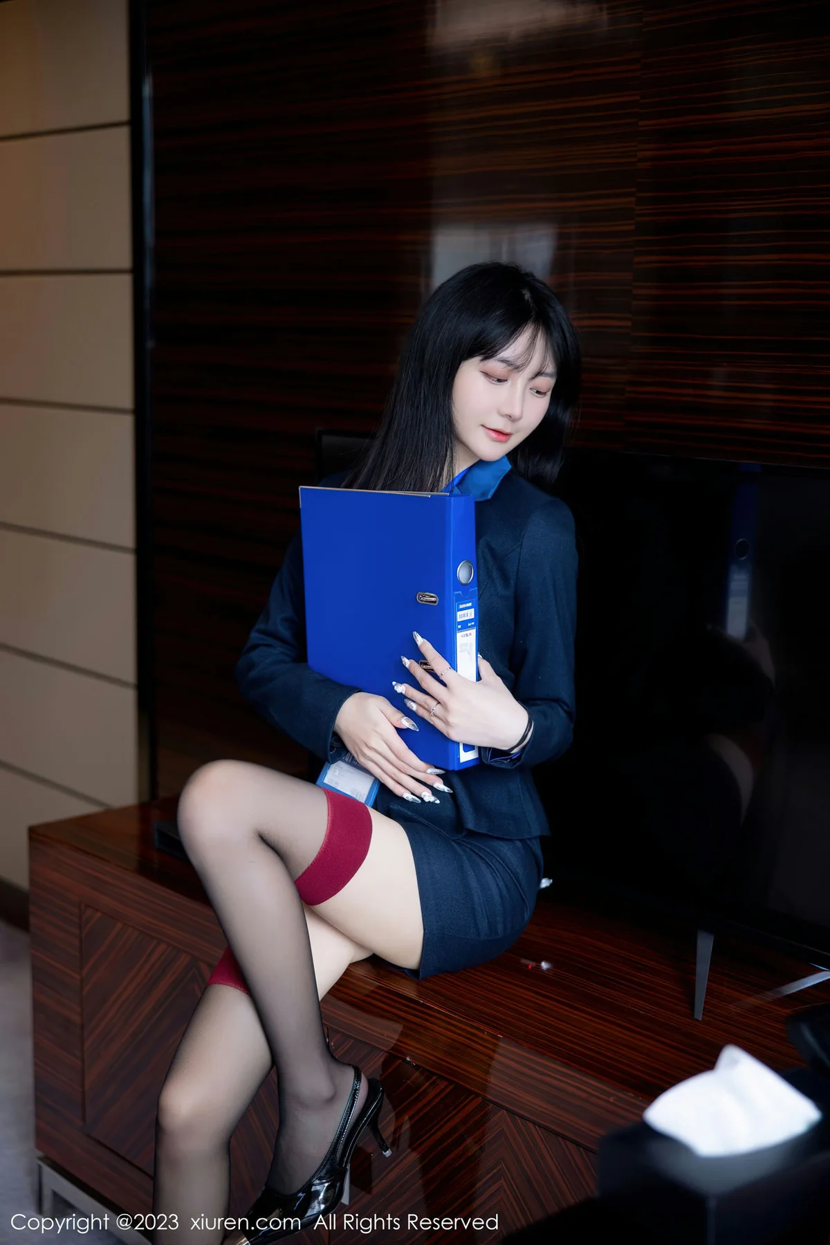 XiuRen 秀人 No.6407 谢小蒽 性感OL装扮性感写真1 - 5