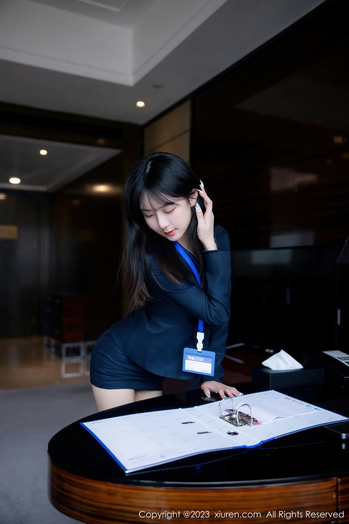 XiuRen 秀人 No.6407 谢小蒽 性感OL装扮性感写真1 - 7