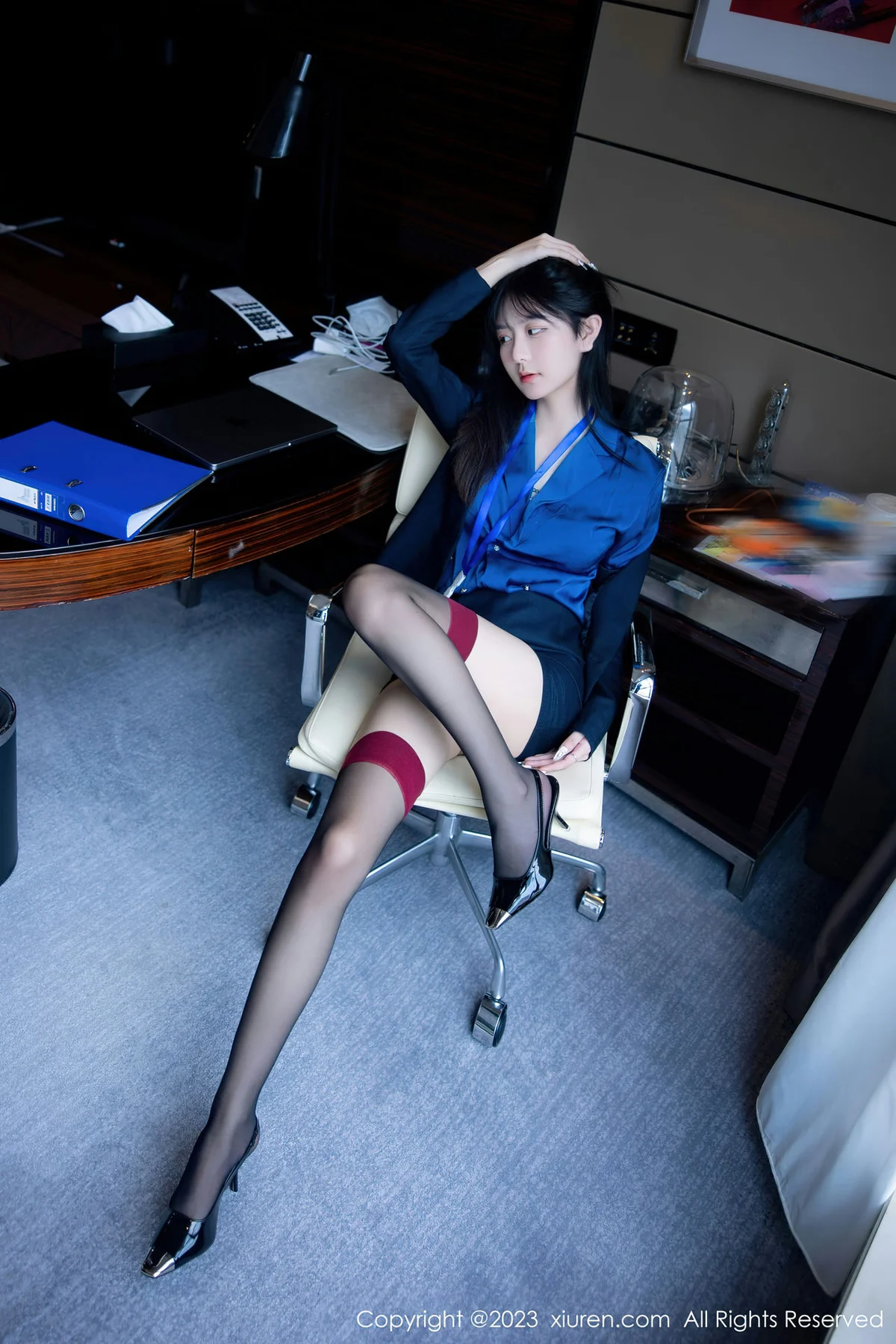 XiuRen 秀人 No.6407 谢小蒽 性感OL装扮性感写真1 - 10