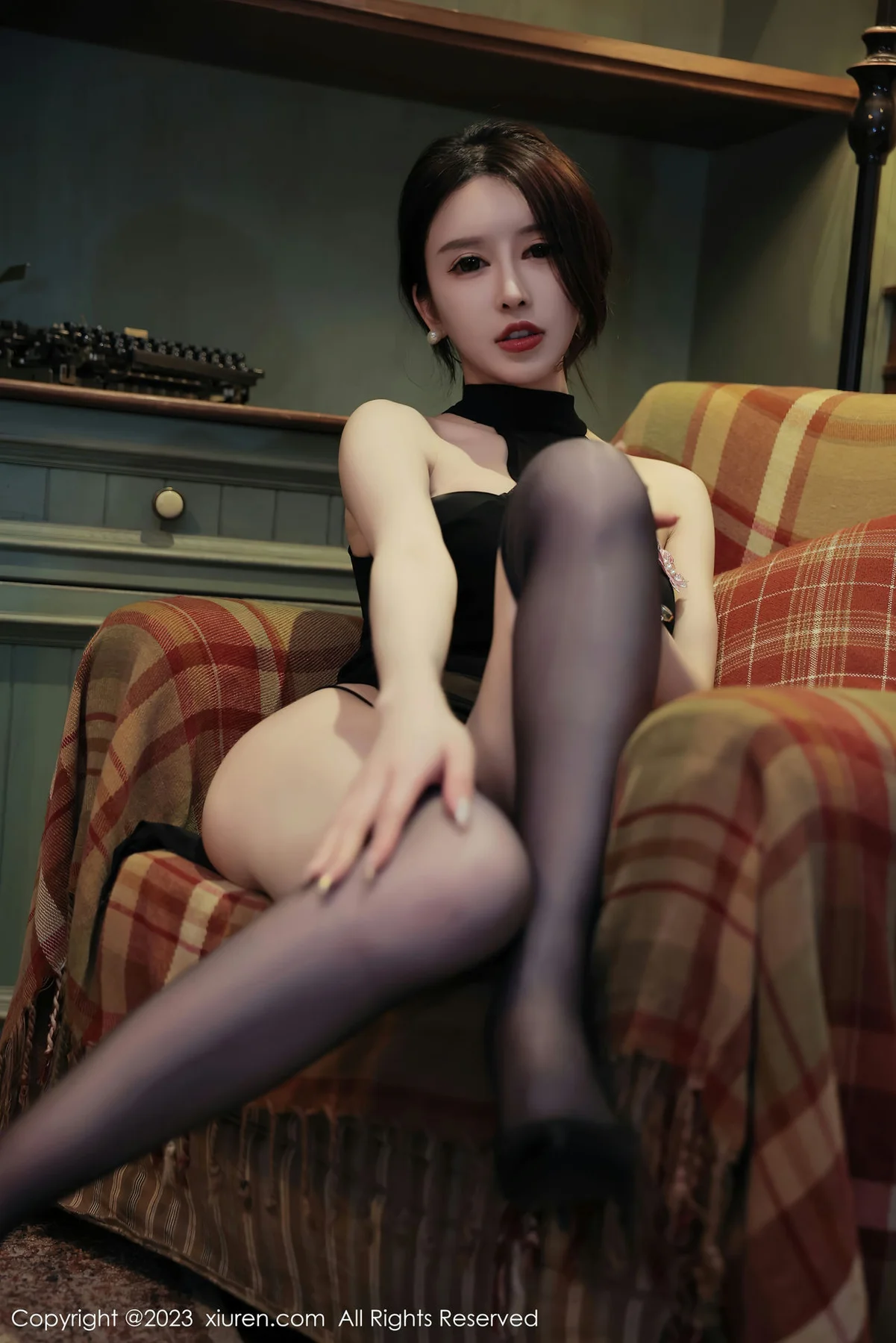 XiuRen 秀人 No.6498 玉兔miki 魅惑黑丝性感写真 - 5