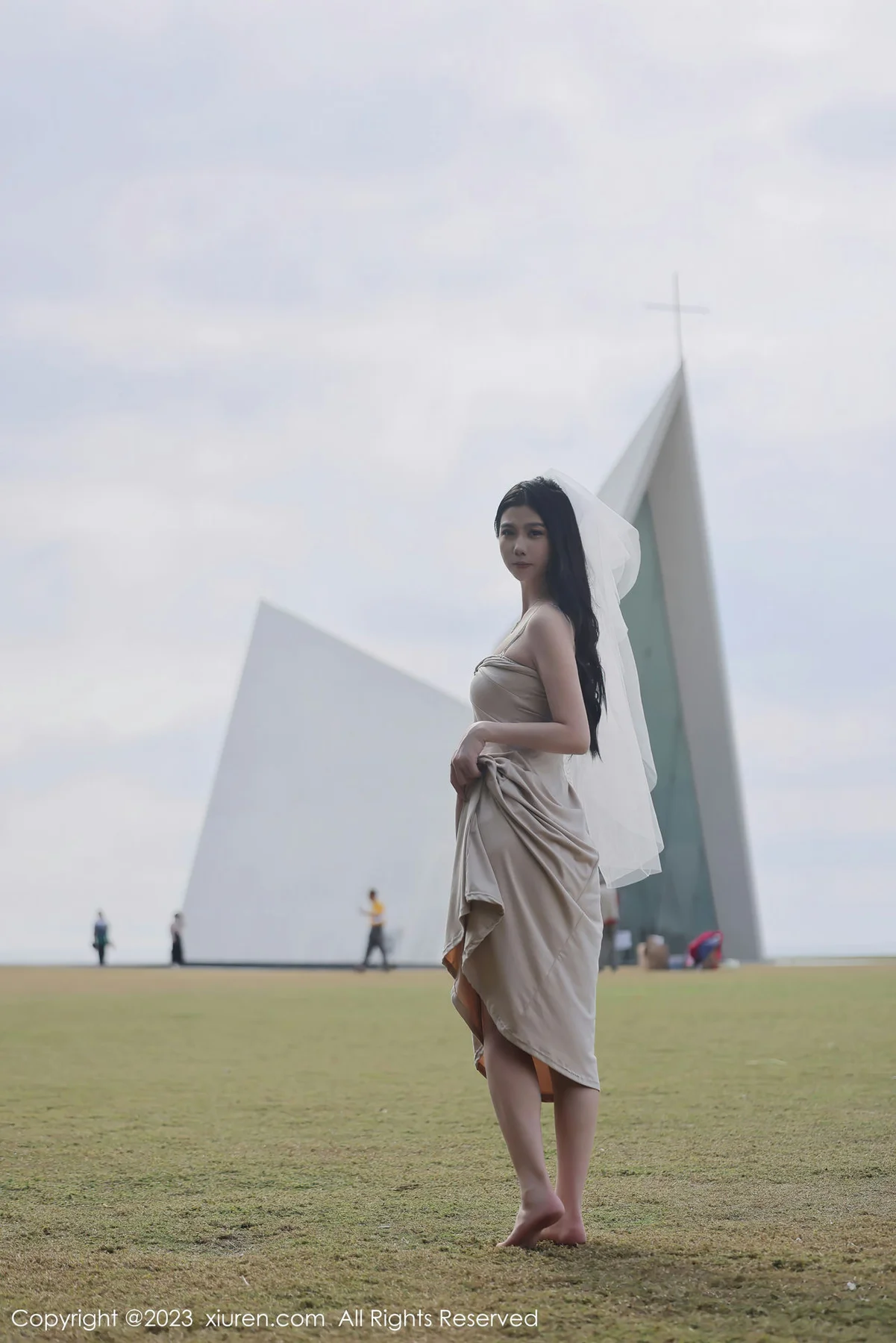 XiuRen 秀人 No.6513 李雅柔182CM 杏色吊带万宁旅拍 - 1