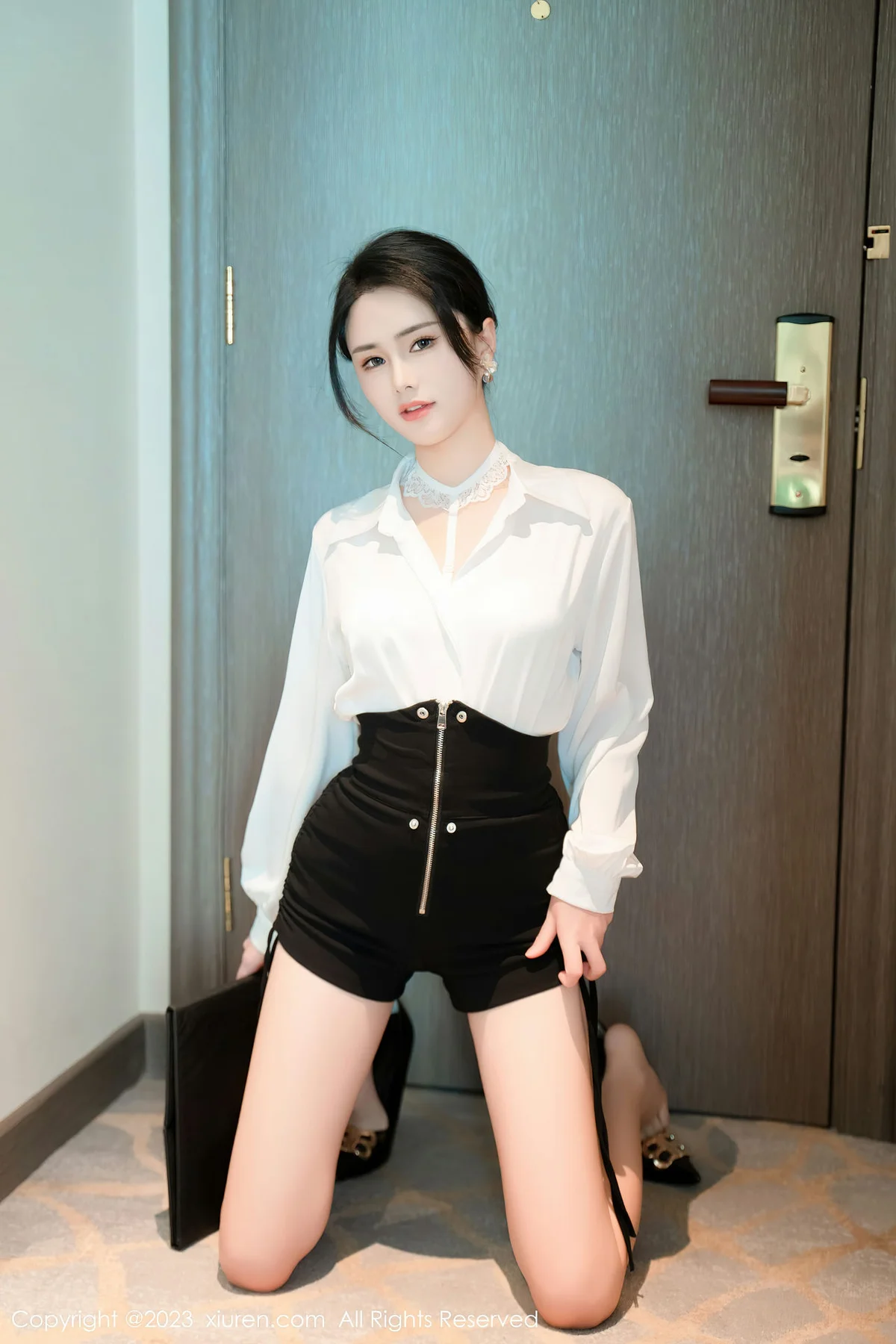 XiuRen 秀人 No.6520 艾希儿 Ol系列性感写真3 - 5