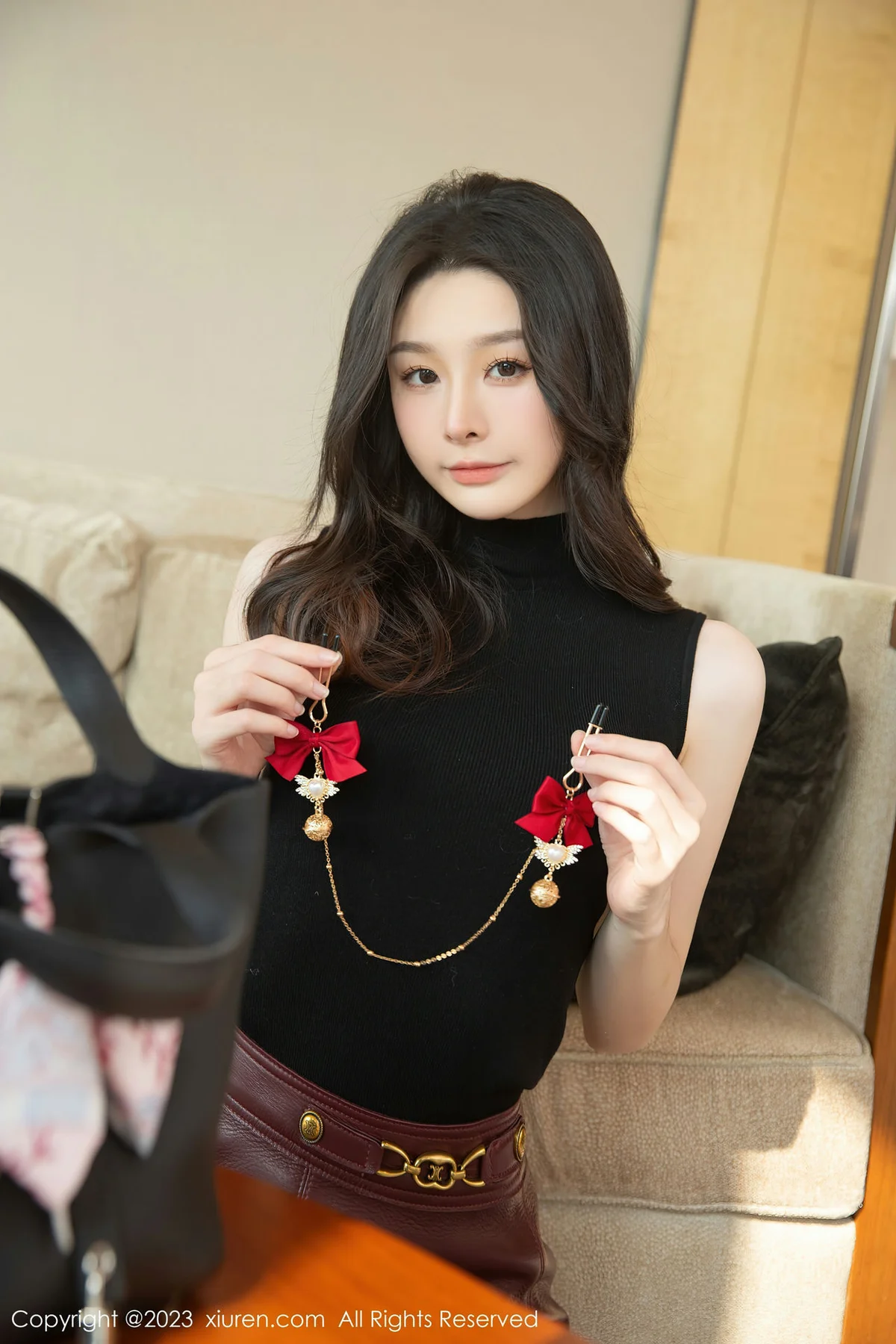 XiuRen 秀人 No.6530 是小逗逗 性感魅惑黑丝三亚旅拍 - 10