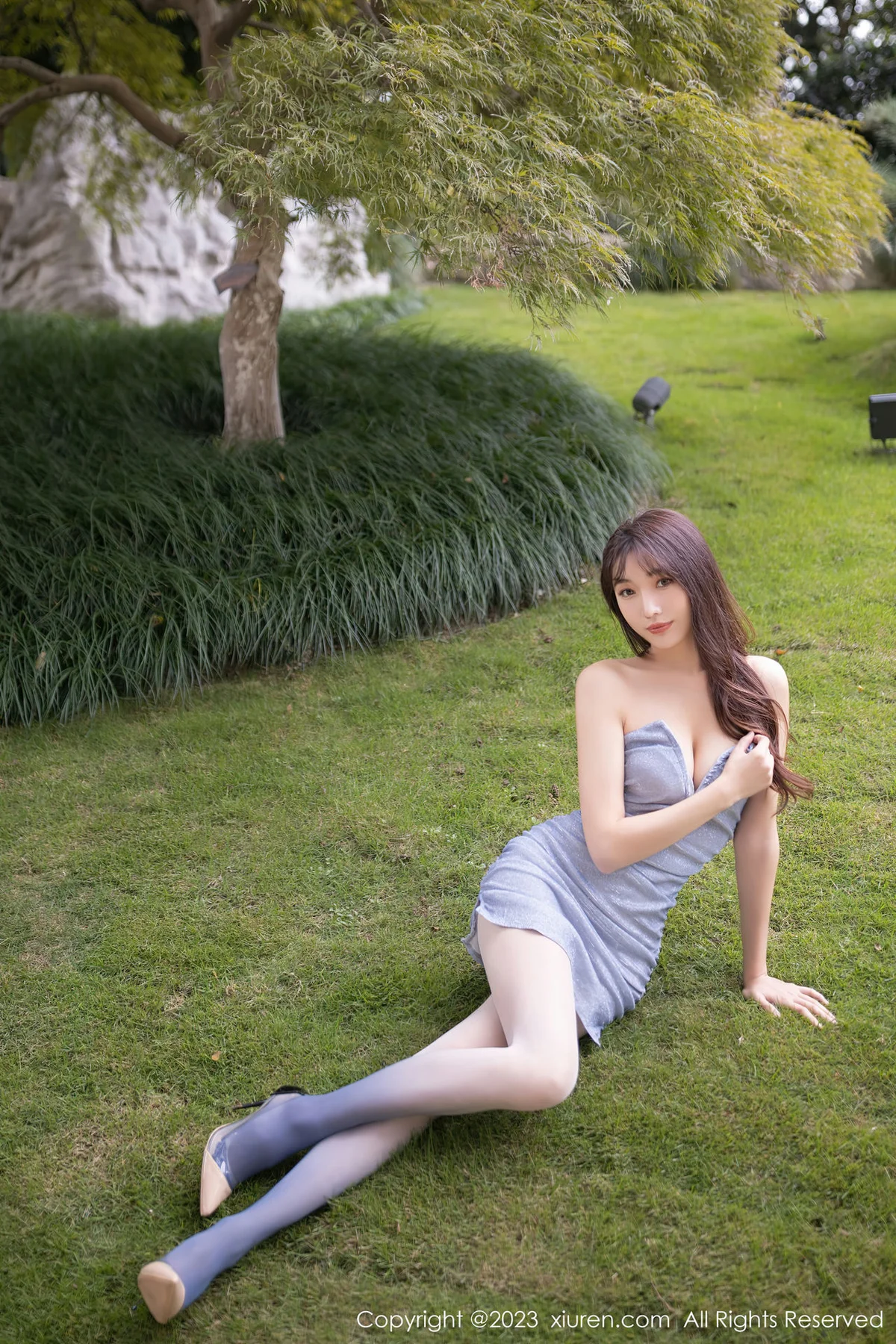 XiuRen 秀人 No.6531 陆萱萱 渐变色丝袜短裙写真 - 3