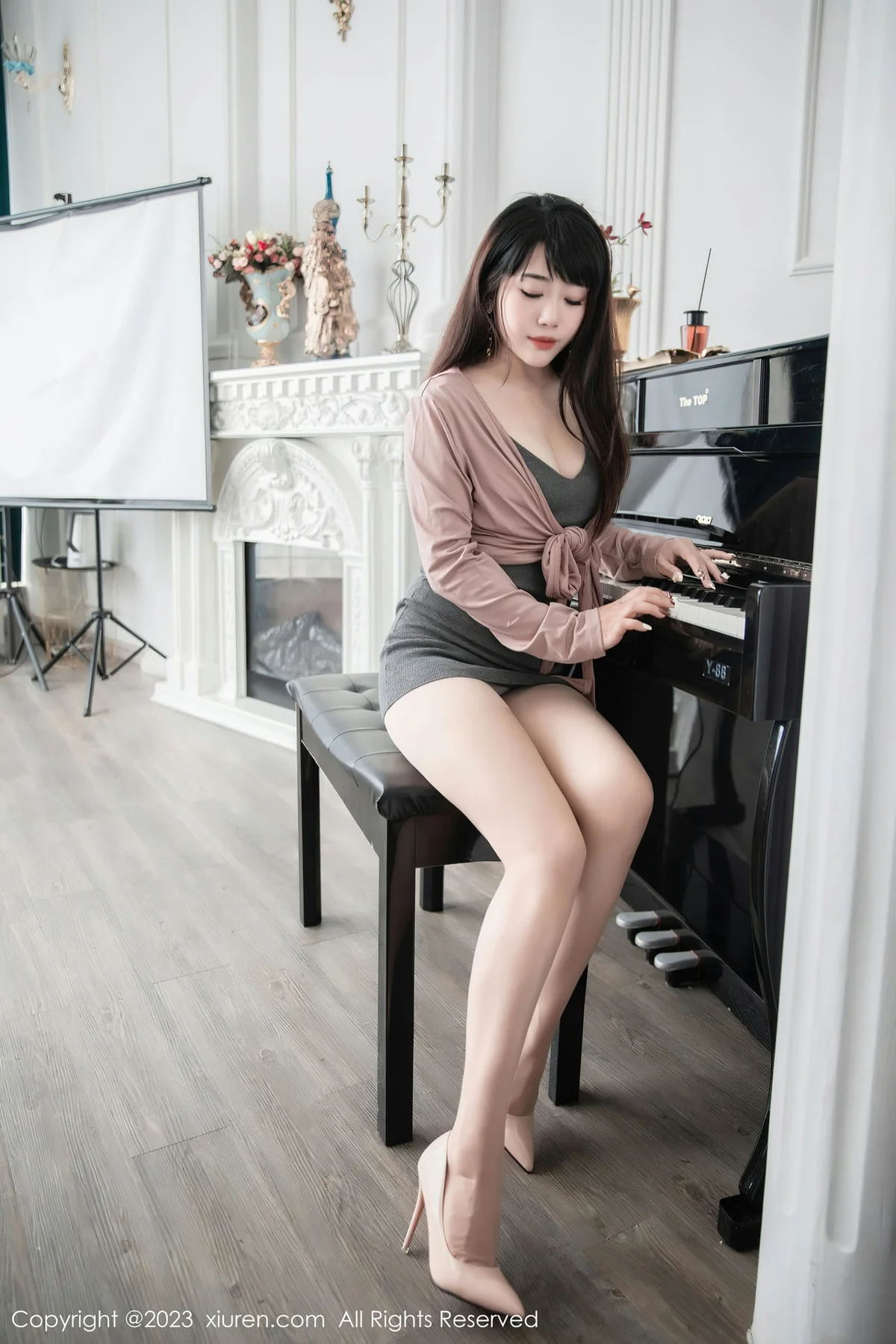 XiuRen 秀人 No.6532 严利娅Yuliya 家庭钢琴师角色扮演写真 - 5