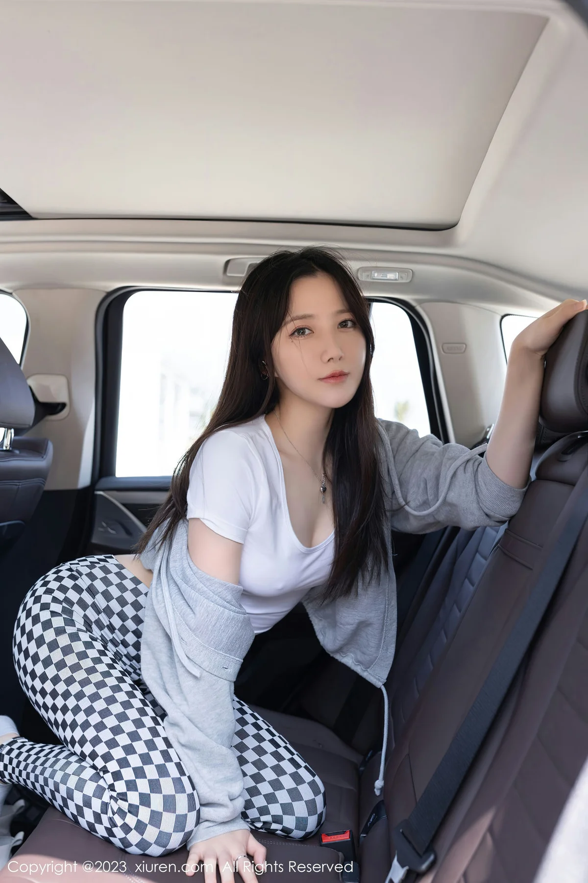 XiuRen 秀人 No.6541 鱼子酱Fish 车内场景拍摄性感写真 - 5