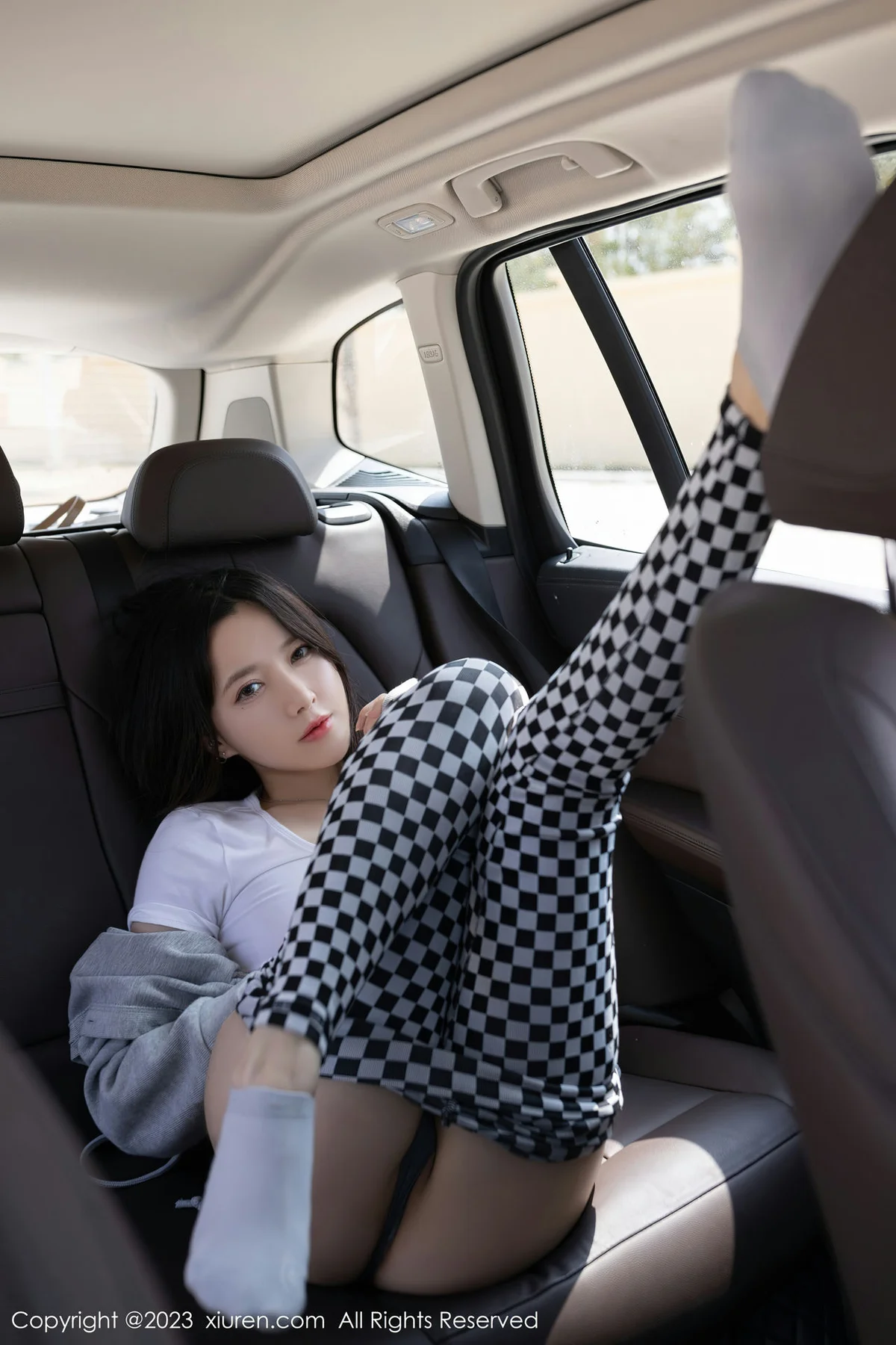 XiuRen 秀人 No.6541 鱼子酱Fish 车内场景拍摄性感写真 - 3