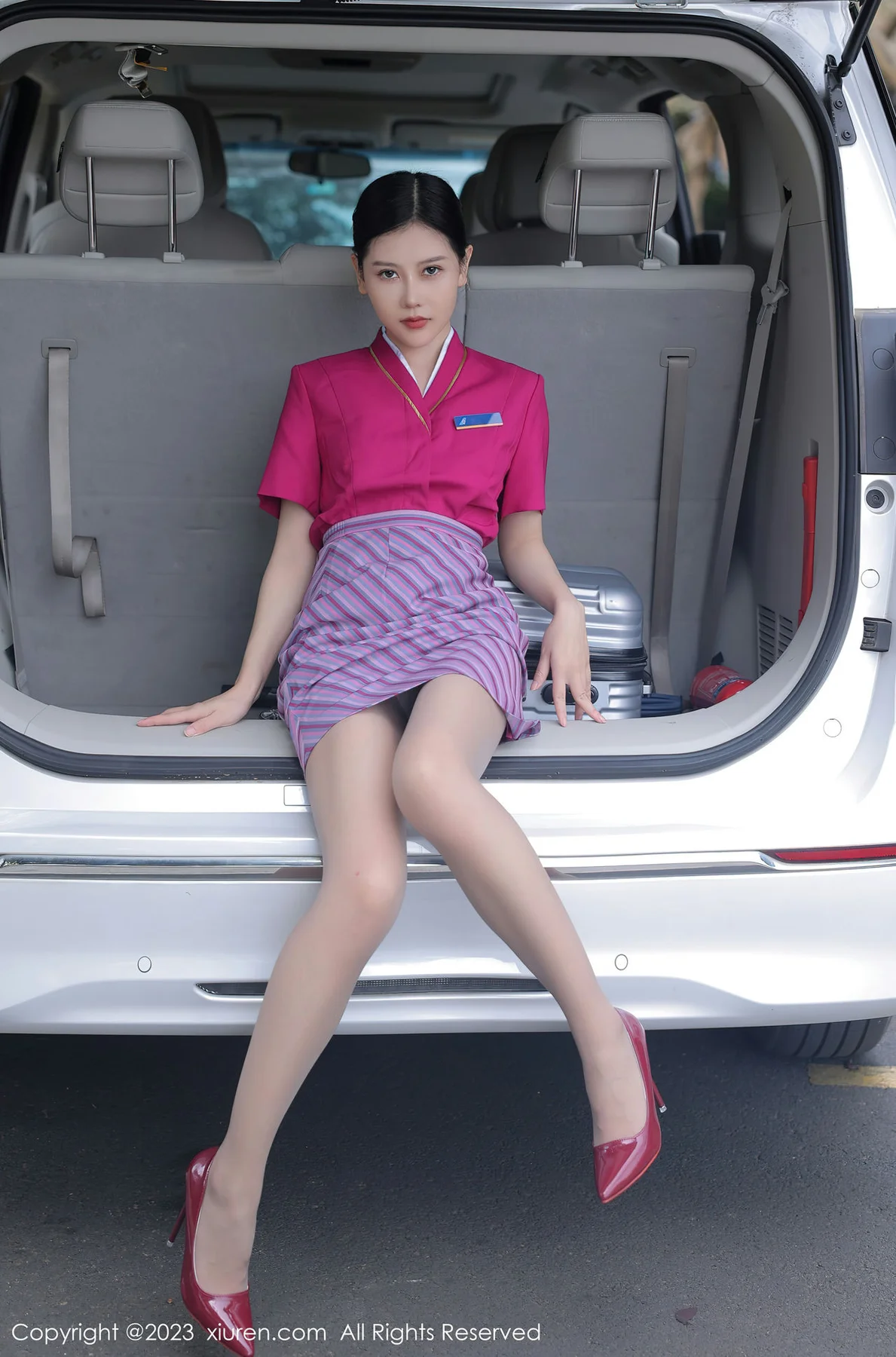 XiuRen 秀人 No.6561 尹甜甜 空姐制服诱惑万宁旅拍 - 2