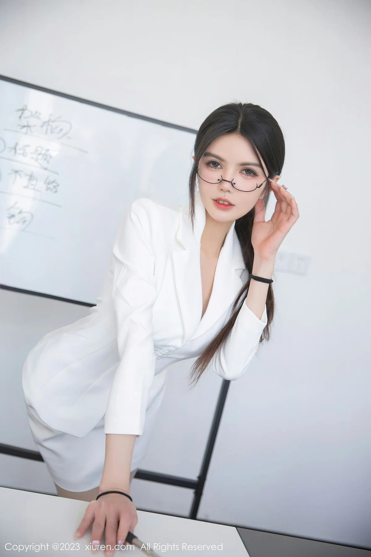 XiuRen 秀人 No.6563 媛媛酱belle 性感Ol装扮性感写真1 - 2